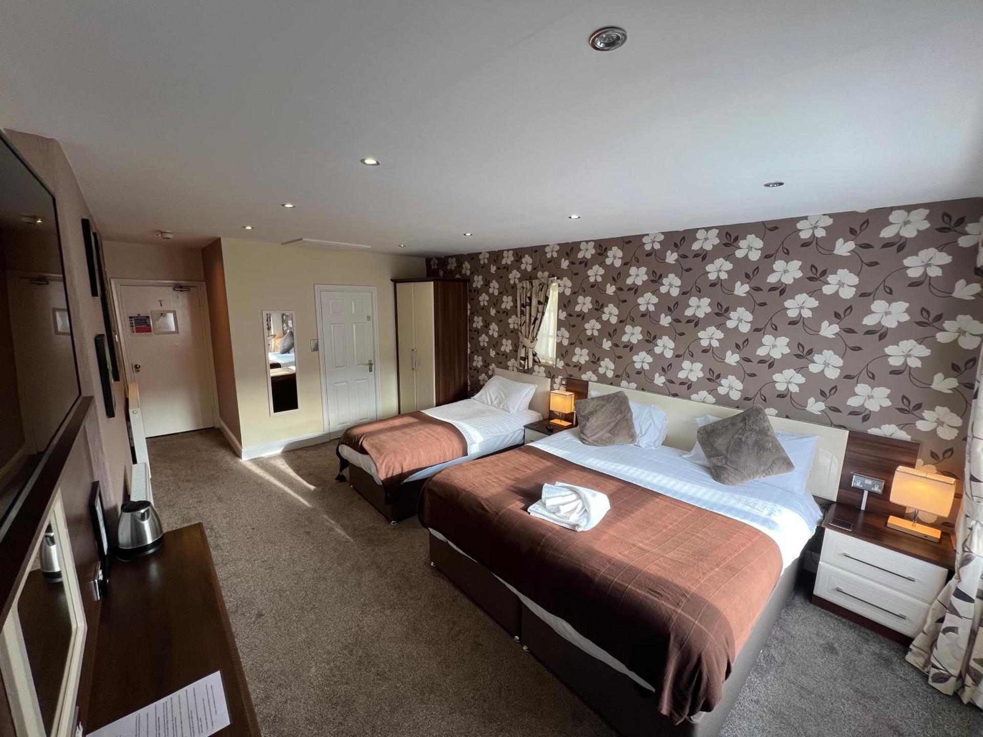 Lauriston & Lawton Court Hotel