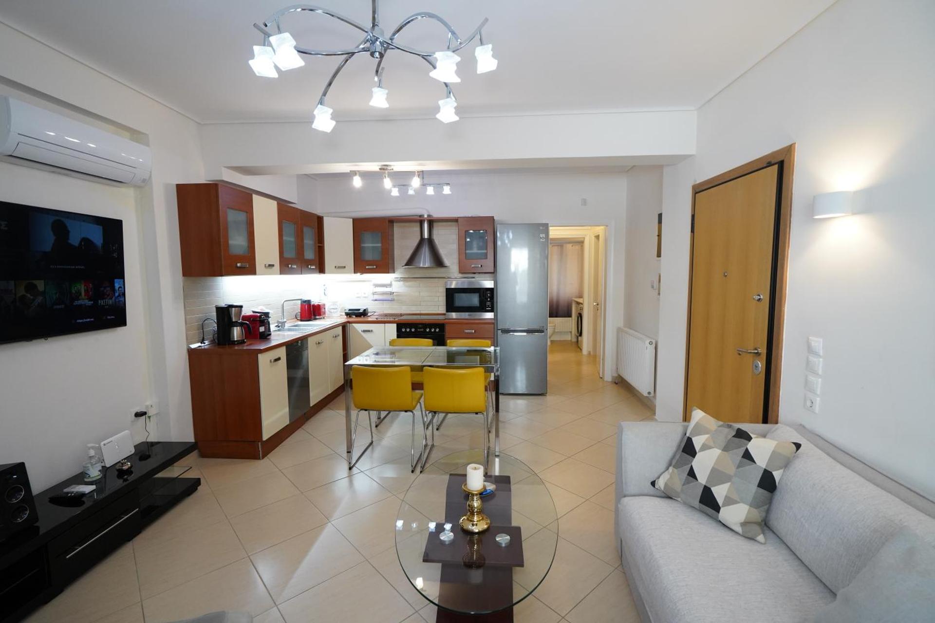 Garden Apartment next to the Mall -Private Parking