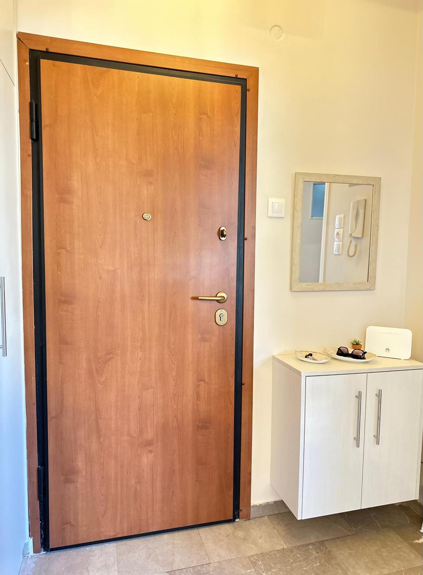 apartment Alimos near the sea