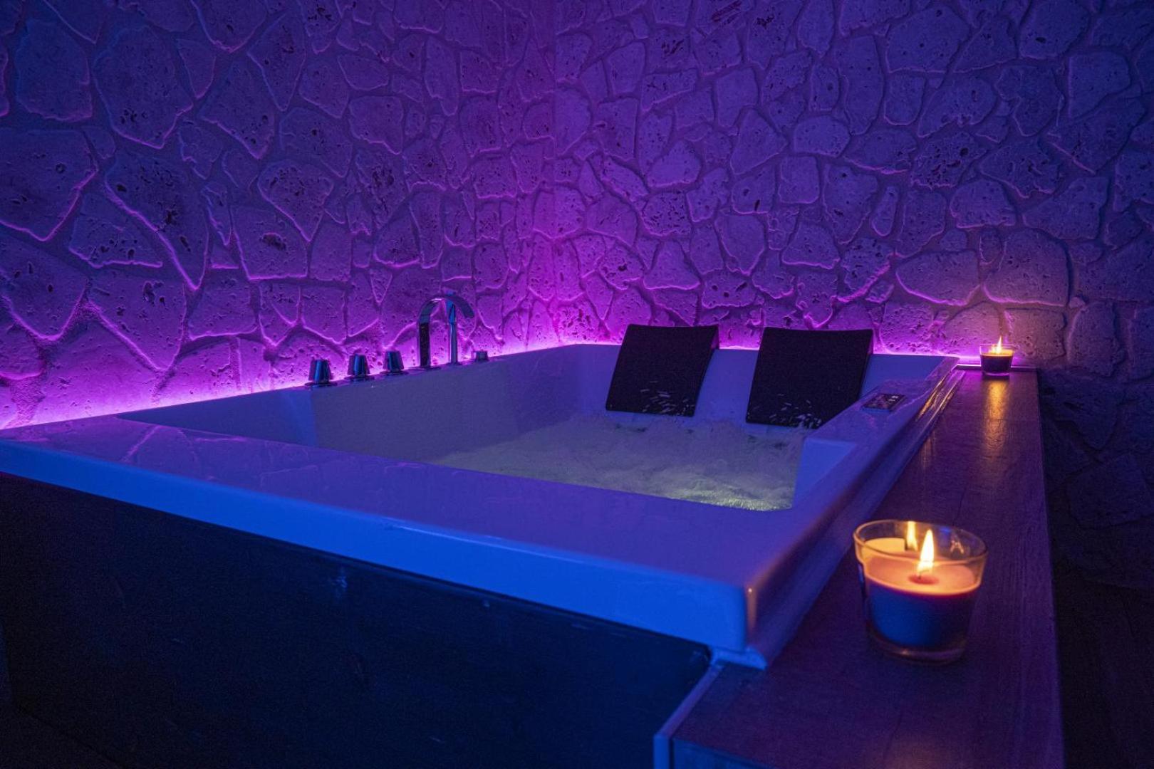 Deluxe Suite with Spa Bath