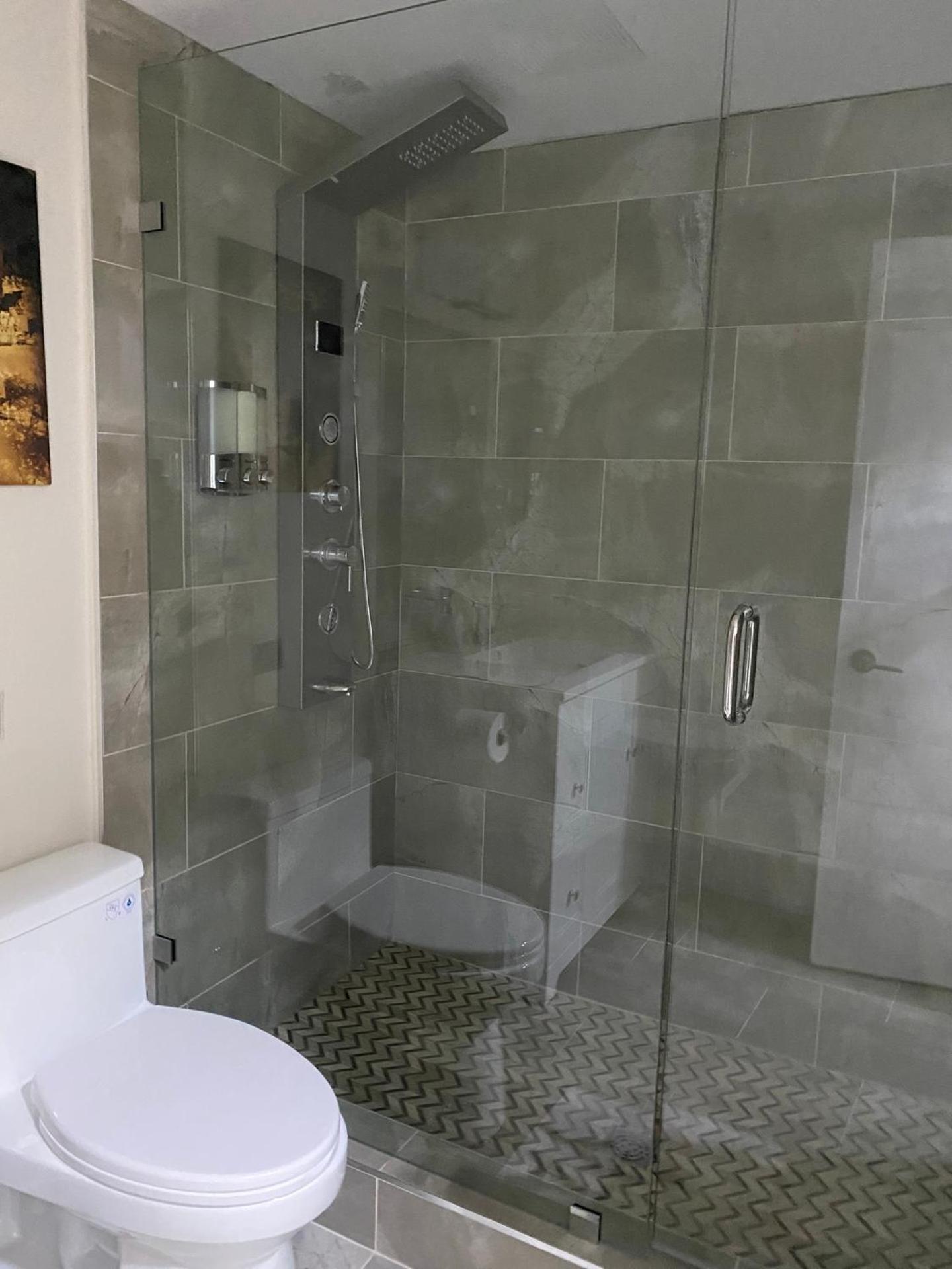 Beautiful Bright with water view AC DT 2BR 2BTh 3BD sleeps 6 guests