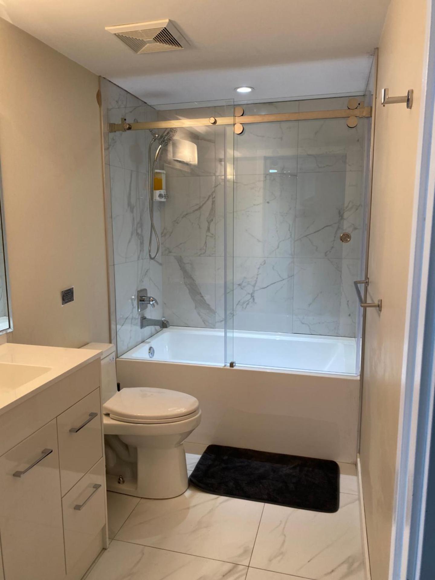 Beautiful Bright with water view AC DT 2BR 2BTh 3BD sleeps 6 guests