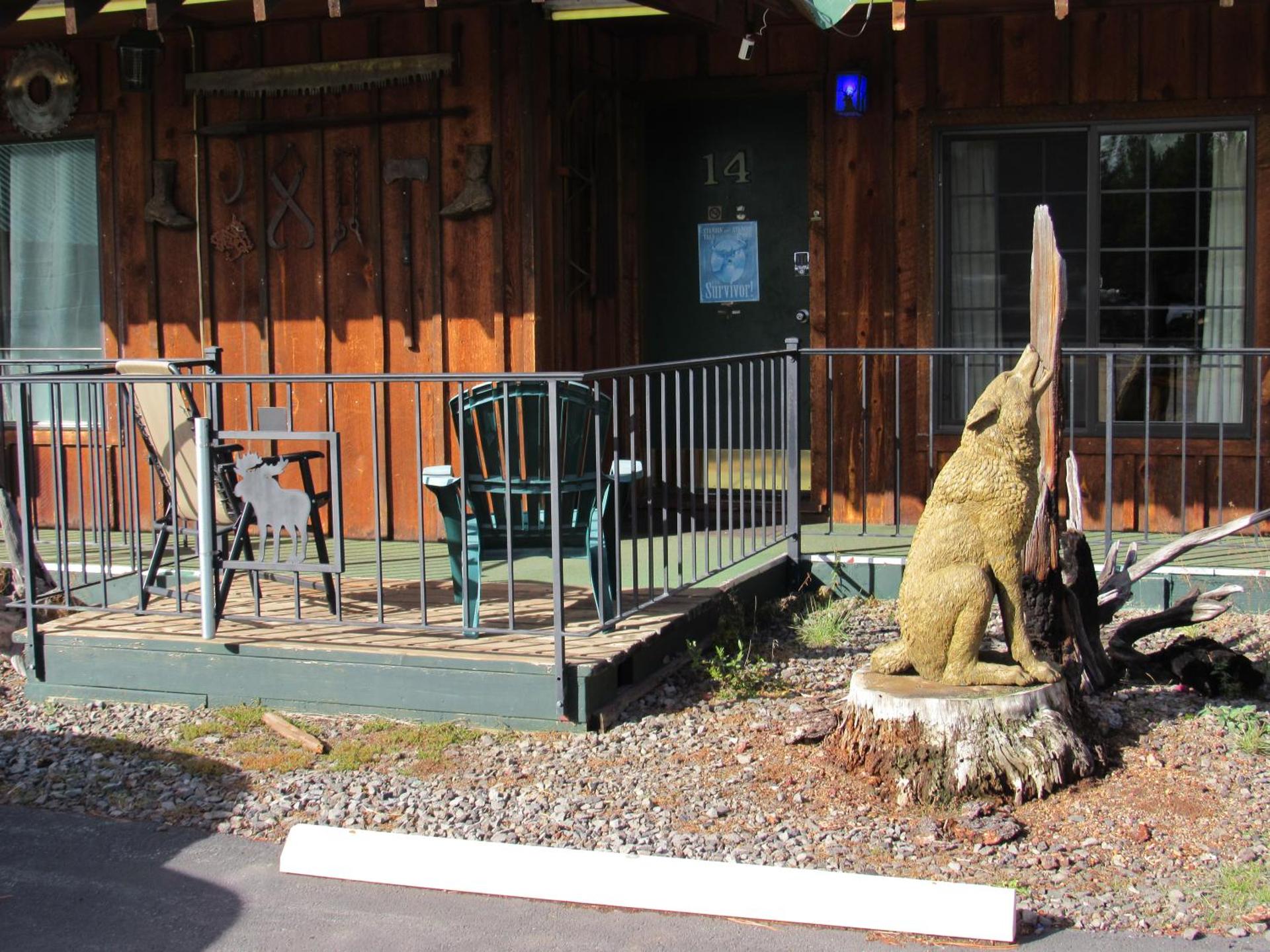 The Woodsman Country Lodge Motel