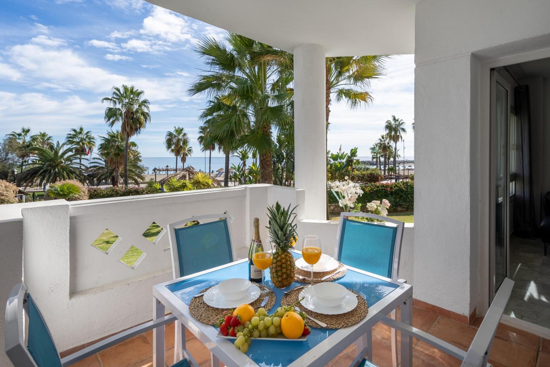 First Line Apartment in Puerto Banus