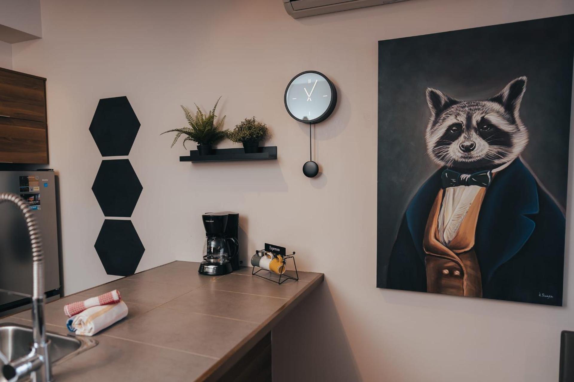 Lake Resort Suite: Views & Amenities