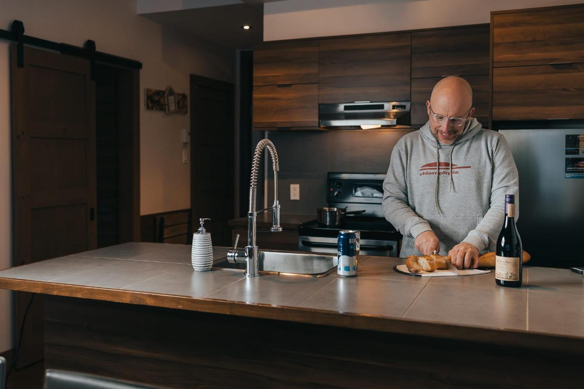 Lake Resort Suite: Views & Amenities