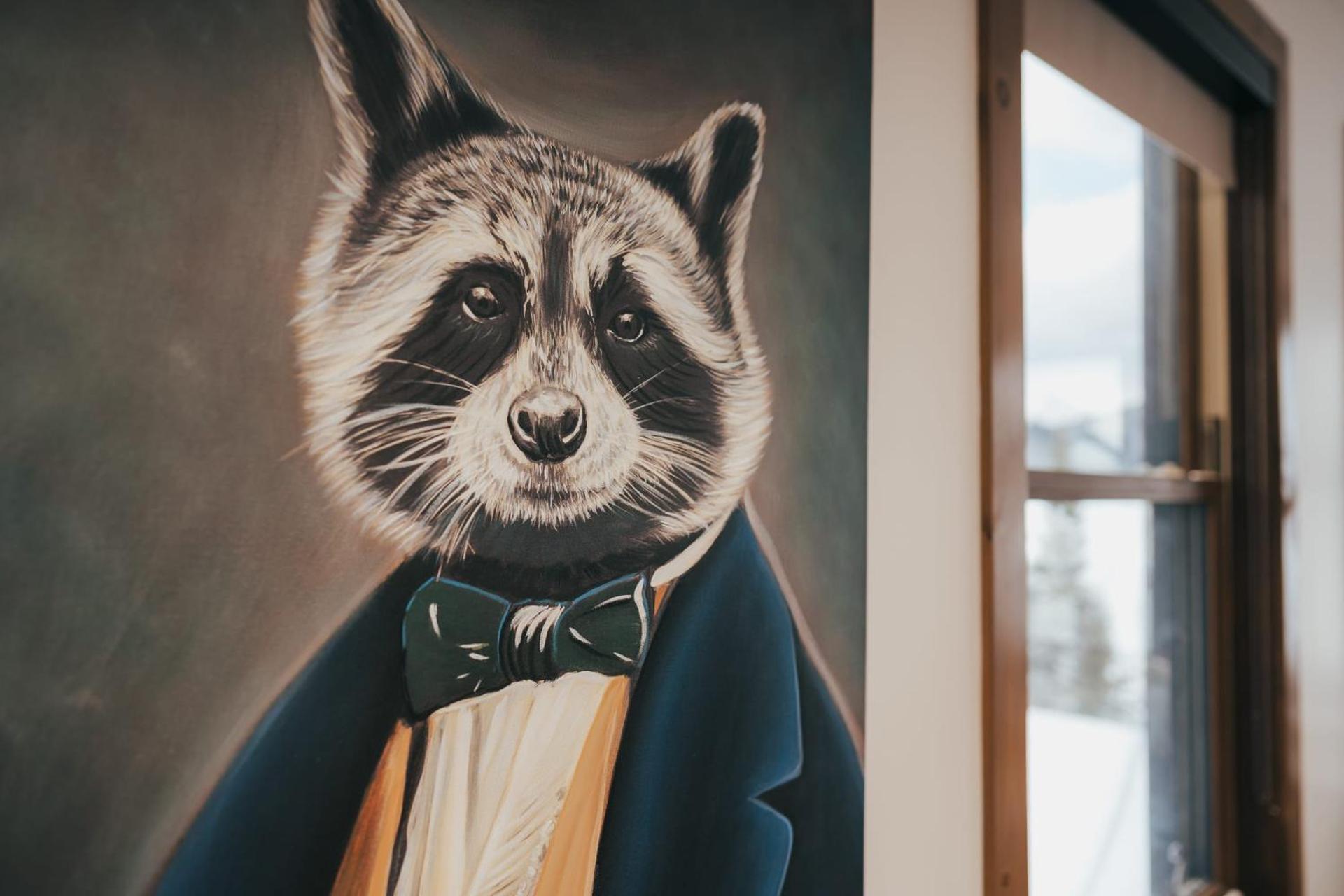 Lake Resort Suite: Views & Amenities