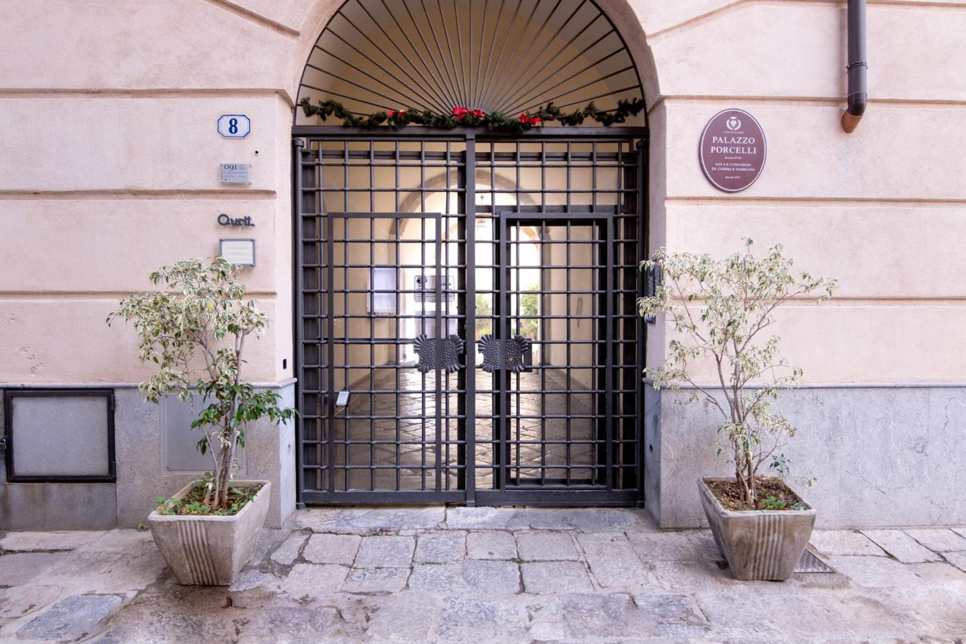 Viola's Luxury House