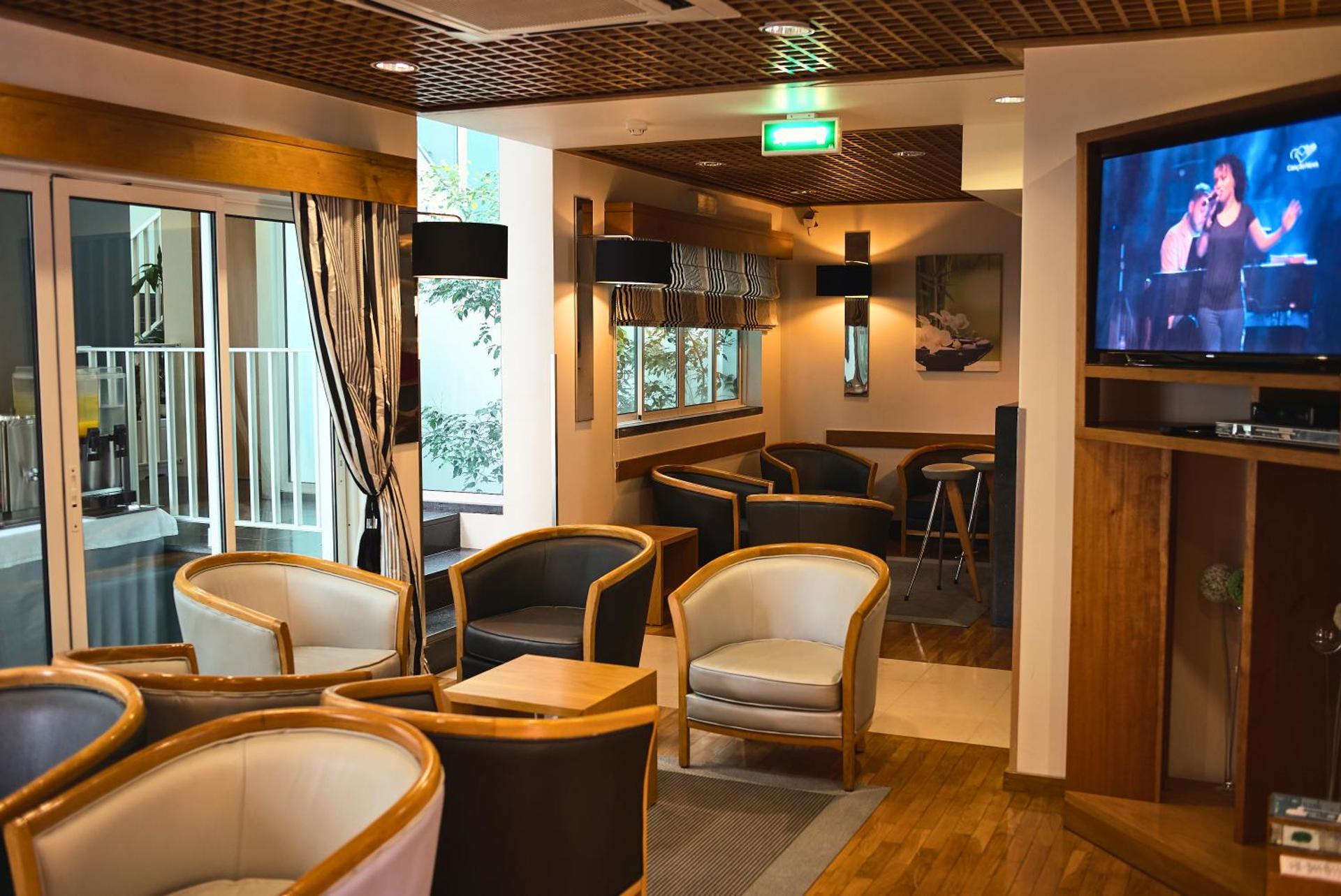 Communal lounge/ TV room