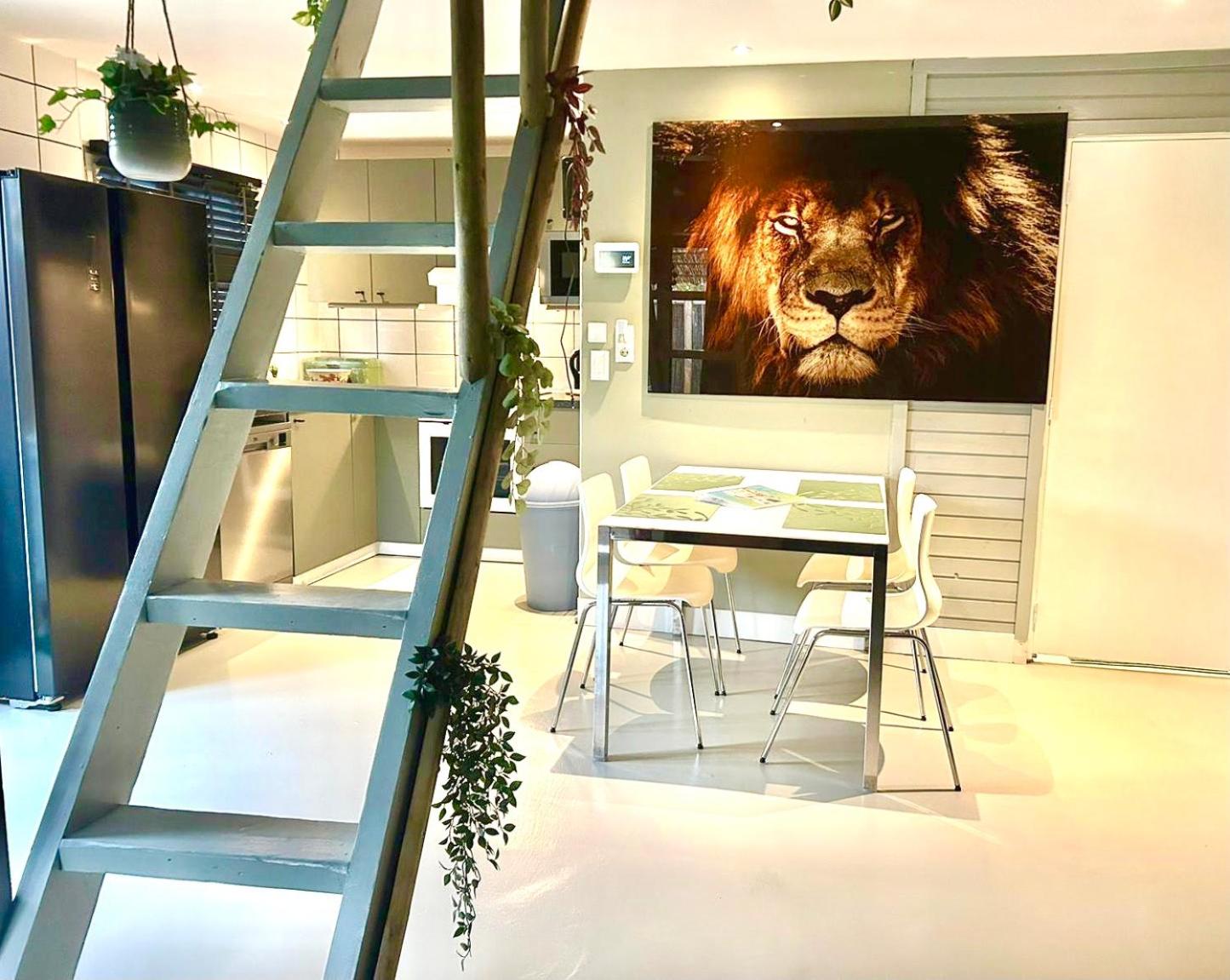 Jungle style lodge with jacuzzi ,sauna and garden near Amsterdam