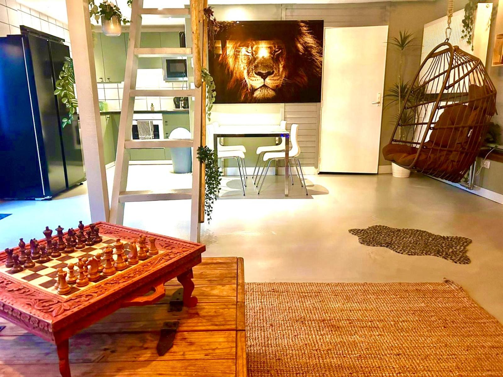 Jungle style lodge with jacuzzi ,sauna and garden near Amsterdam