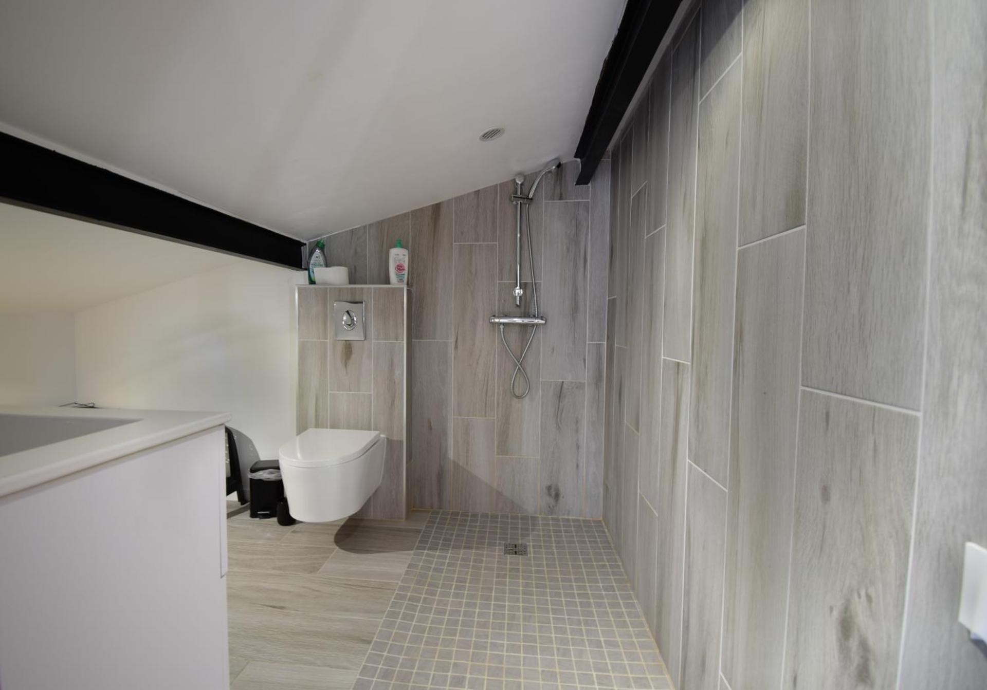 Studio industriel à 50 m de la plage et du port