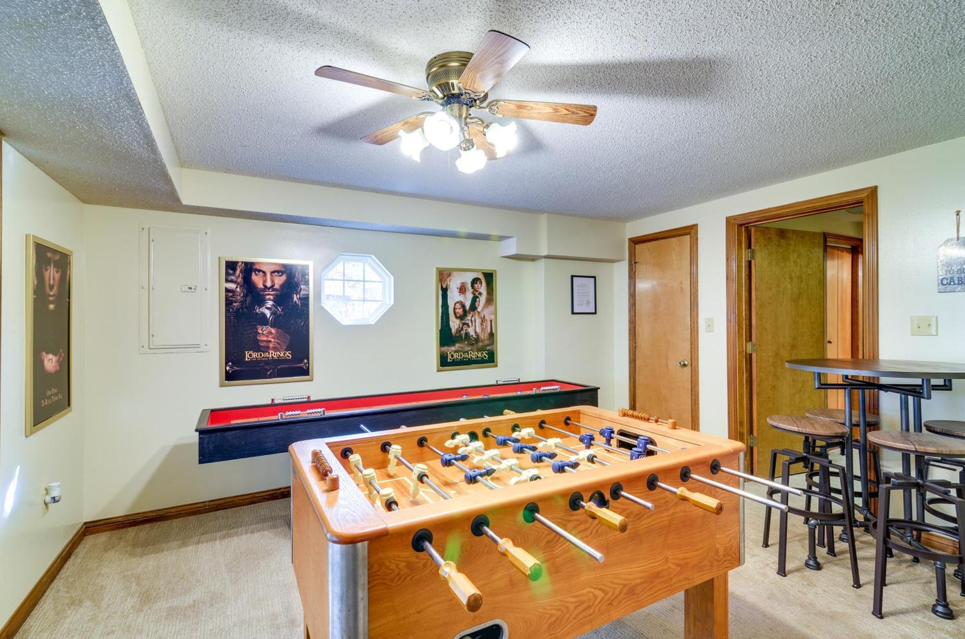 Burnside Resort Cabin with Hot Tub and Outdoor Spots!