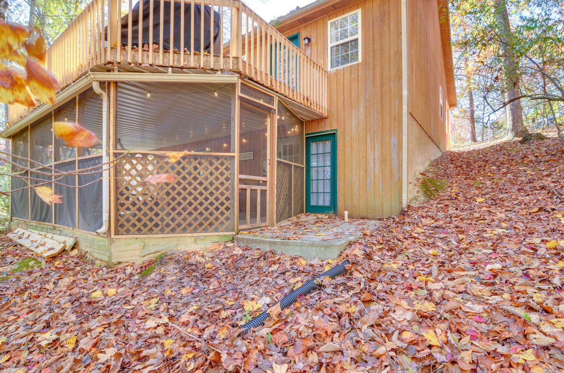 Burnside Resort Cabin with Hot Tub and Outdoor Spots!