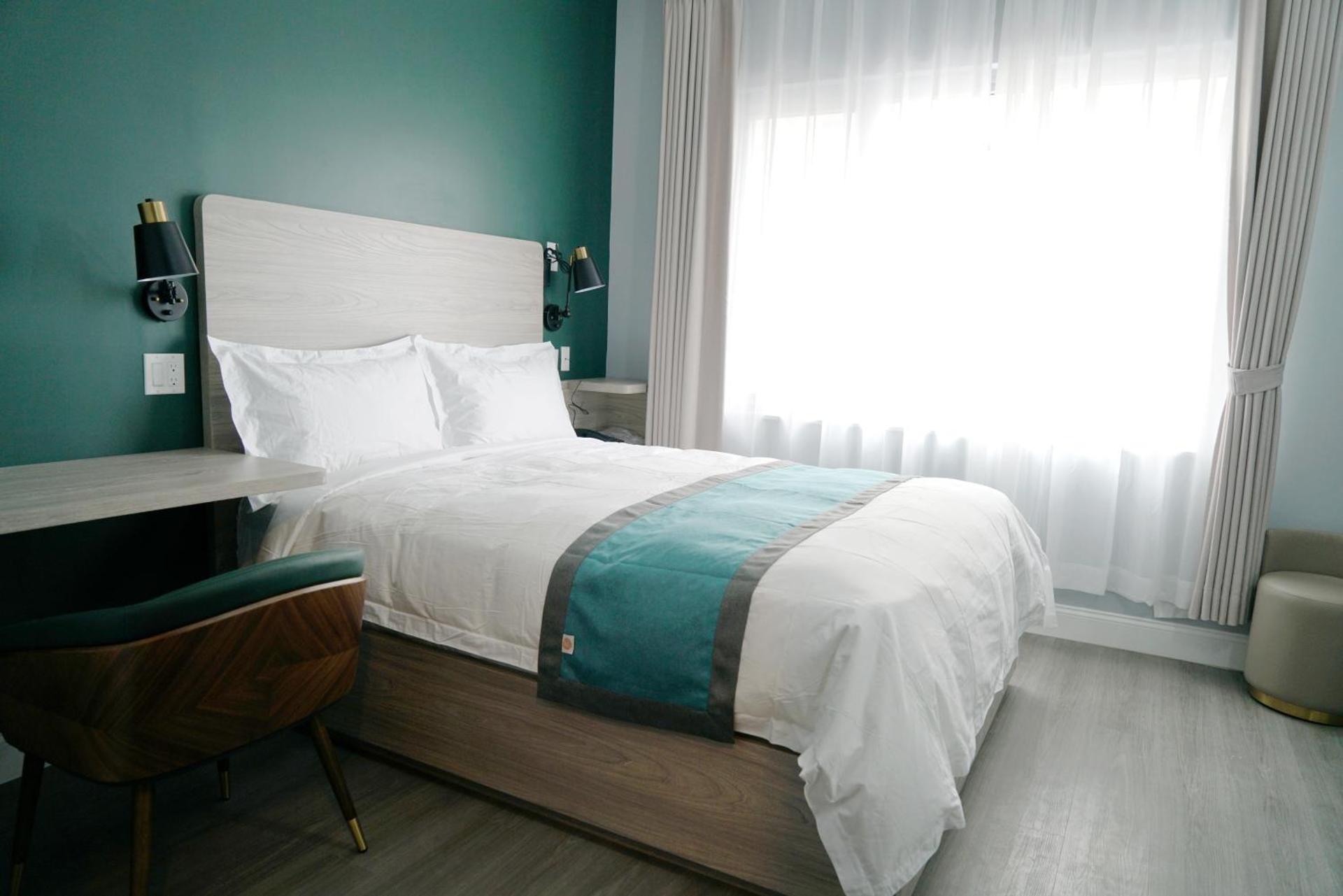 Starlight Hotel Near LGA Airport