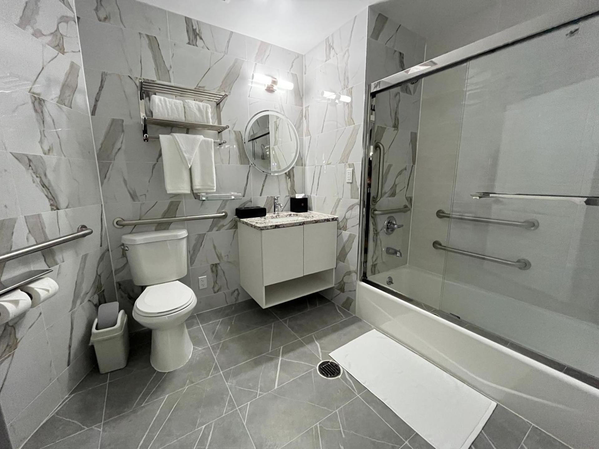 Starlight Hotel Near LGA Airport