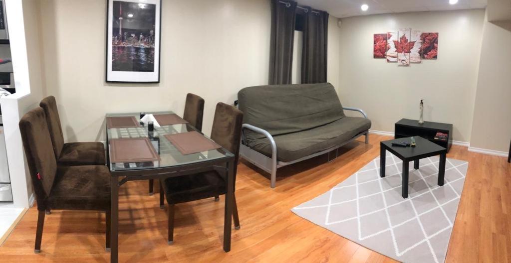 3 Spacious Bedroom Basement Apartment in Richmond Hill