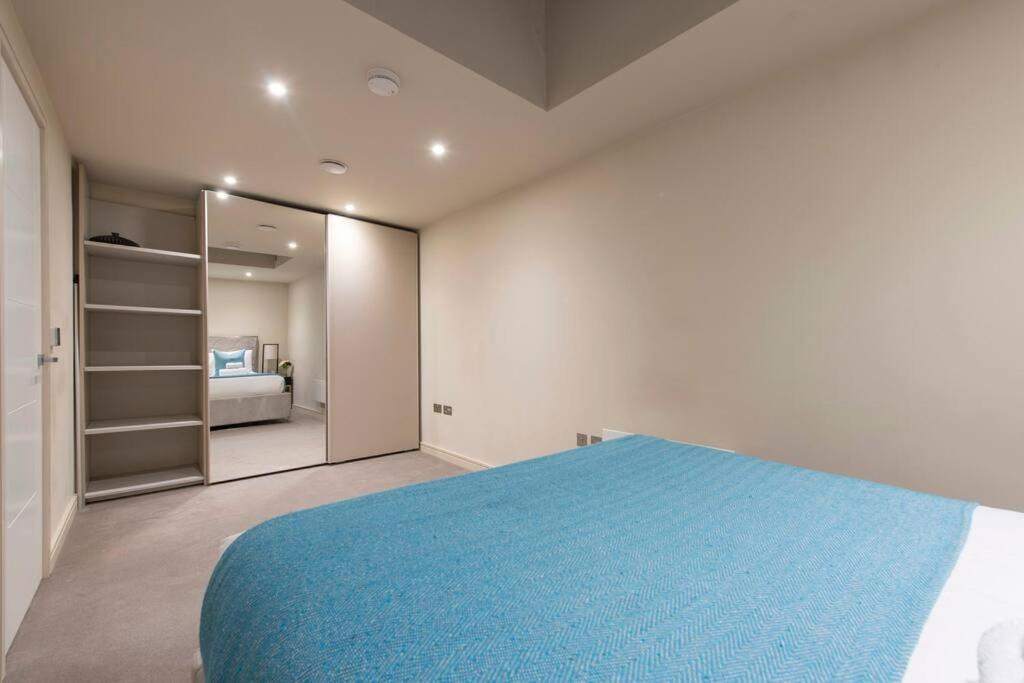 Garden Haven Luxe 1BR 1BA Chigwell Retreat CHCL F1