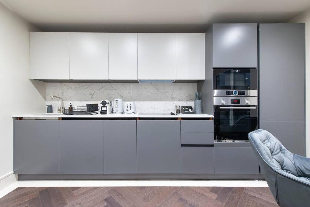 Garden Haven Luxe 1BR 1BA Chigwell Retreat CHCL F1