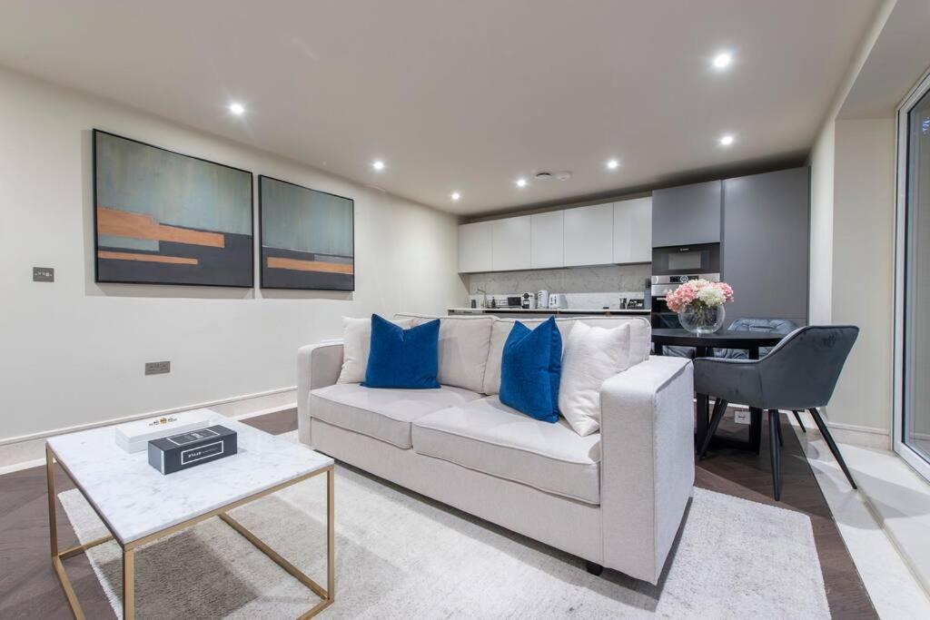 Garden Haven Luxe 1BR 1BA Chigwell Retreat CHCL F1