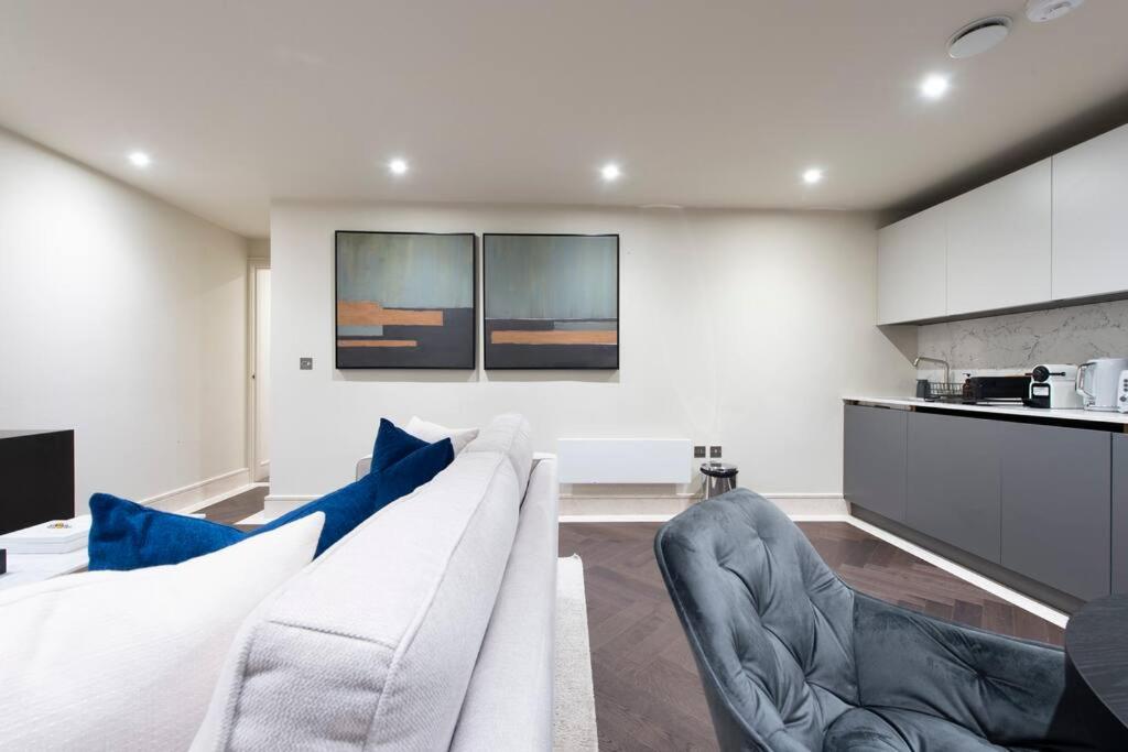 Garden Haven Luxe 1BR 1BA Chigwell Retreat CHCL F1