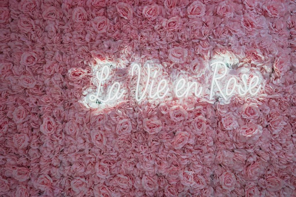 La Vie en Rose / Jacuzzi