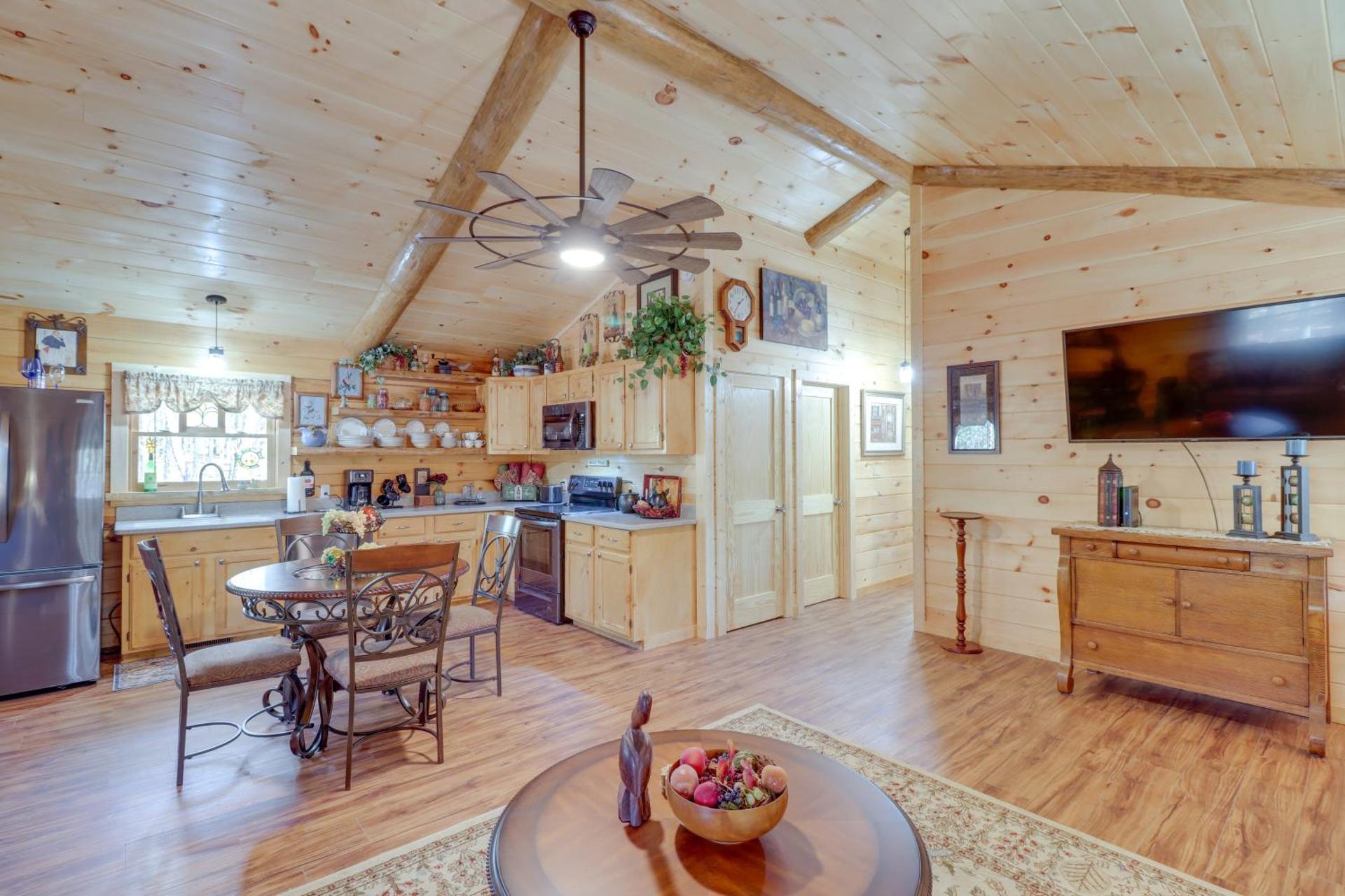 Fire Pit and Deck Cabin by Greers Ferry Lake!