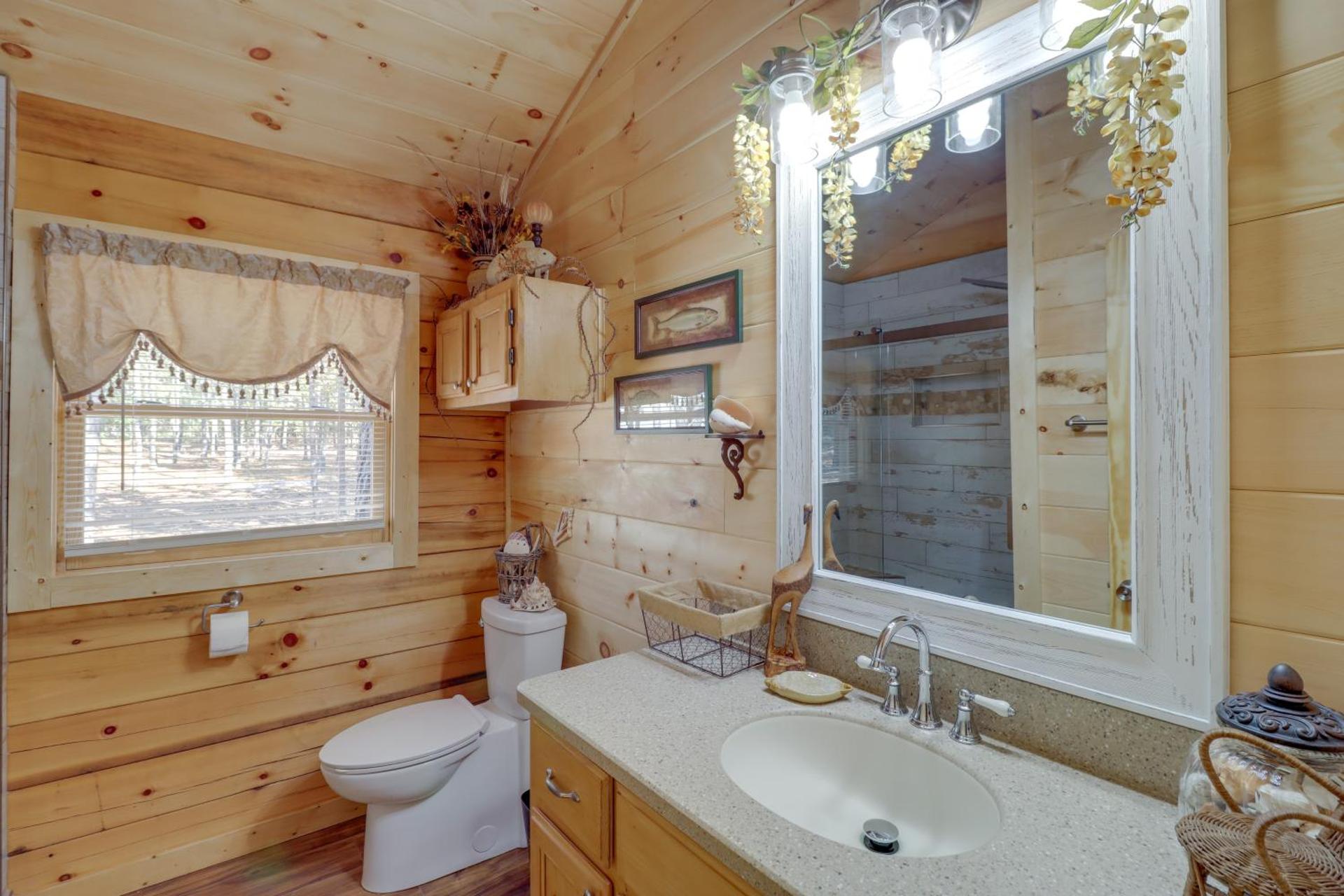 Fire Pit and Deck Cabin by Greers Ferry Lake!