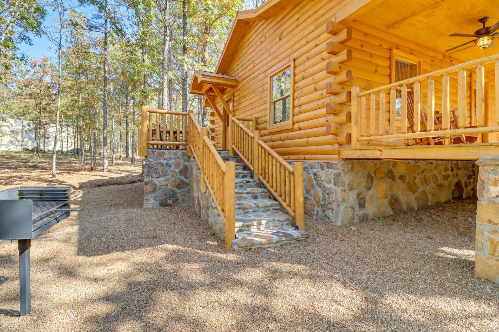 Fire Pit and Deck Cabin by Greers Ferry Lake!