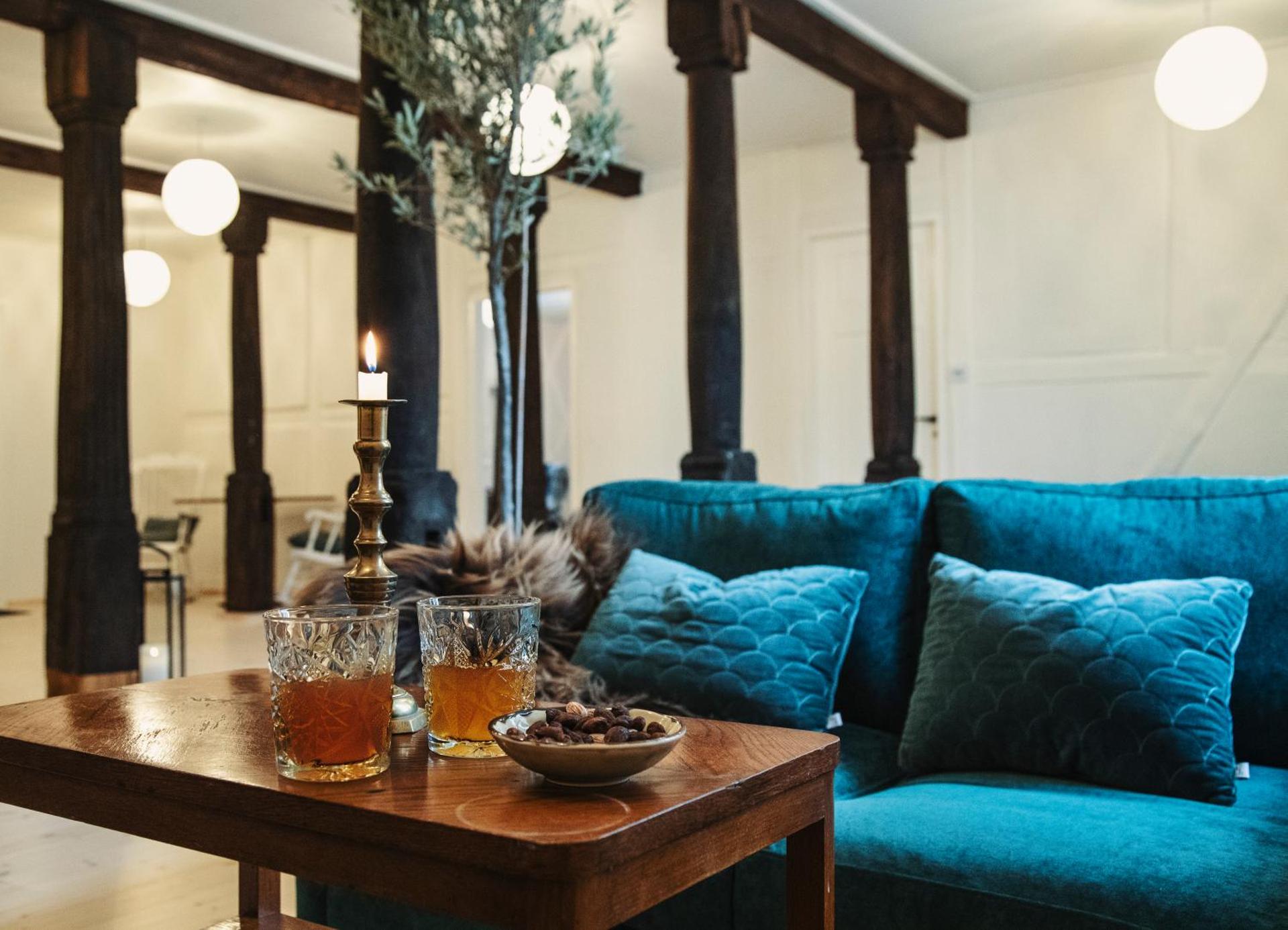 Communal lounge/ TV room