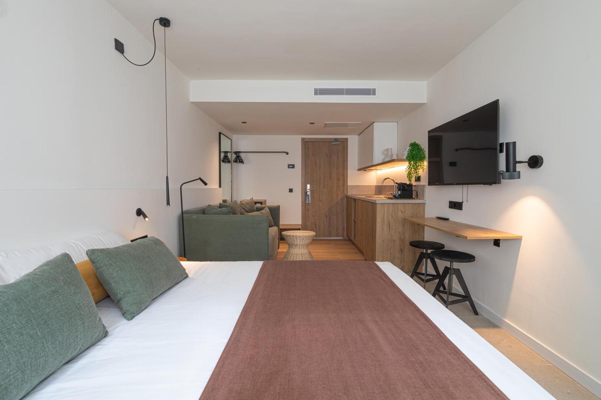 Communal lounge/ TV room