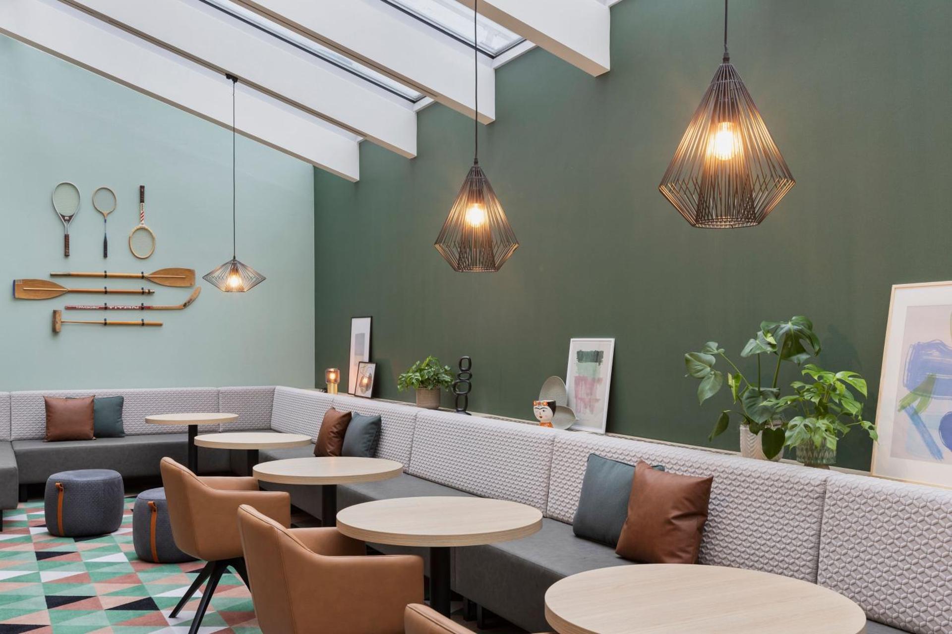 Meeting/conference room