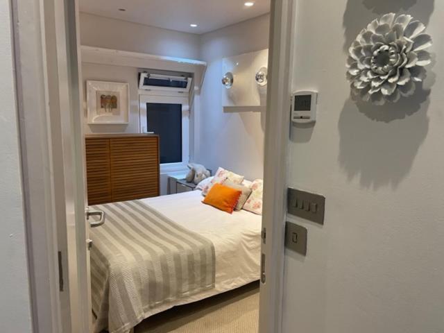 Modern self-contained Ground and Basement studios