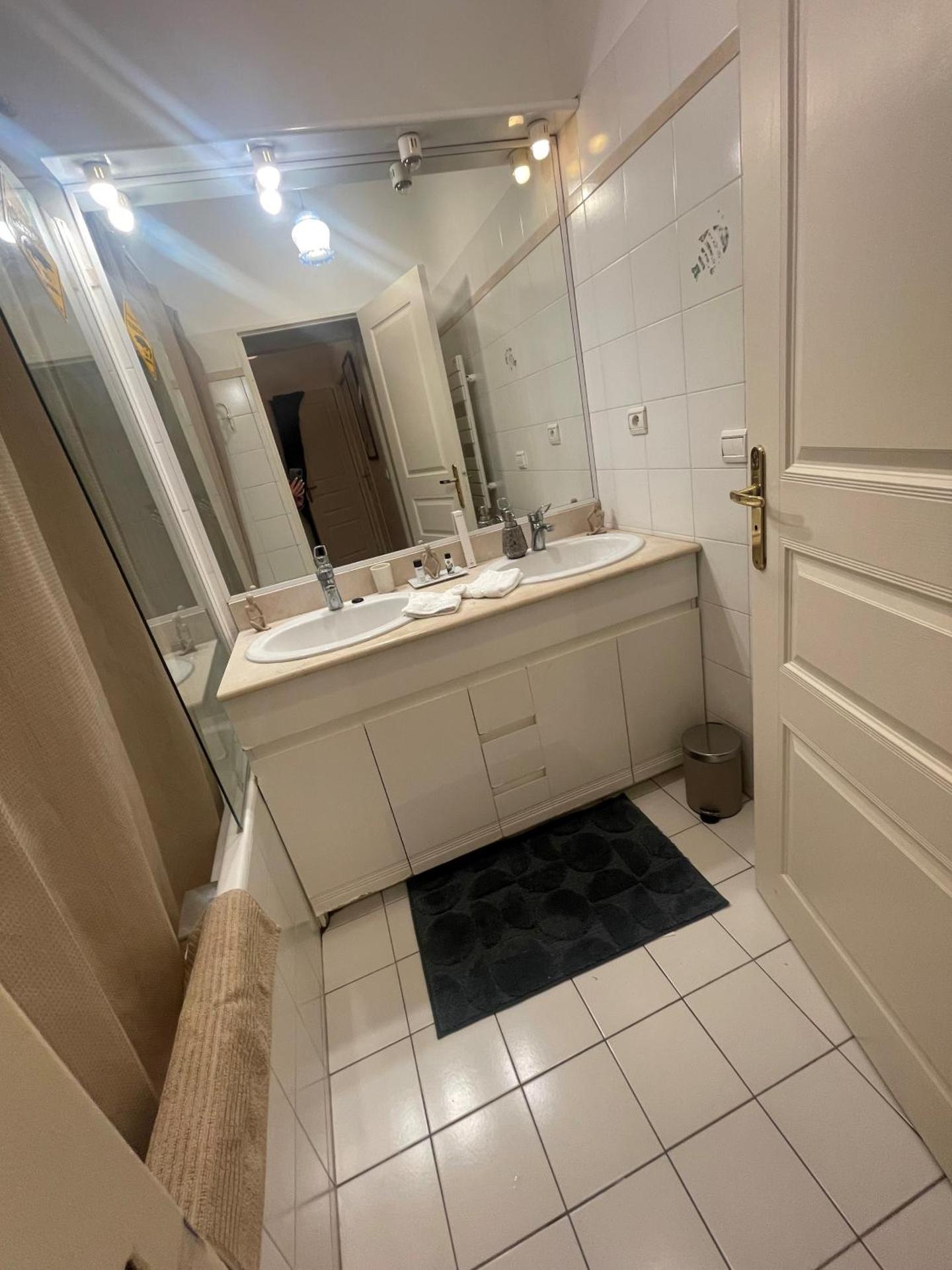 Paris & Versailles at your feet! Shared room in nice house