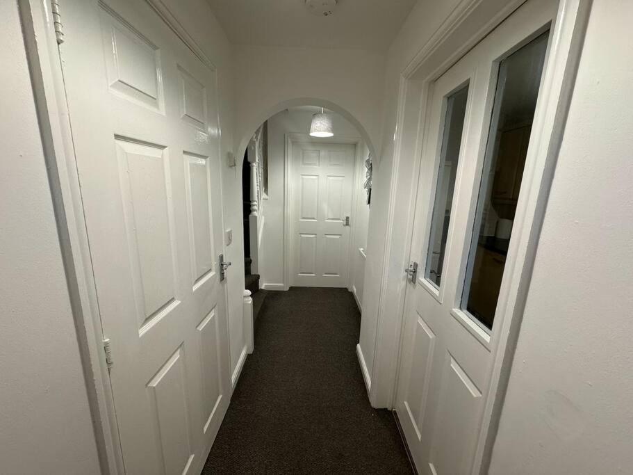 Modern TownHouse - 3 bed 2.5 bath 2 Private Gated Parking