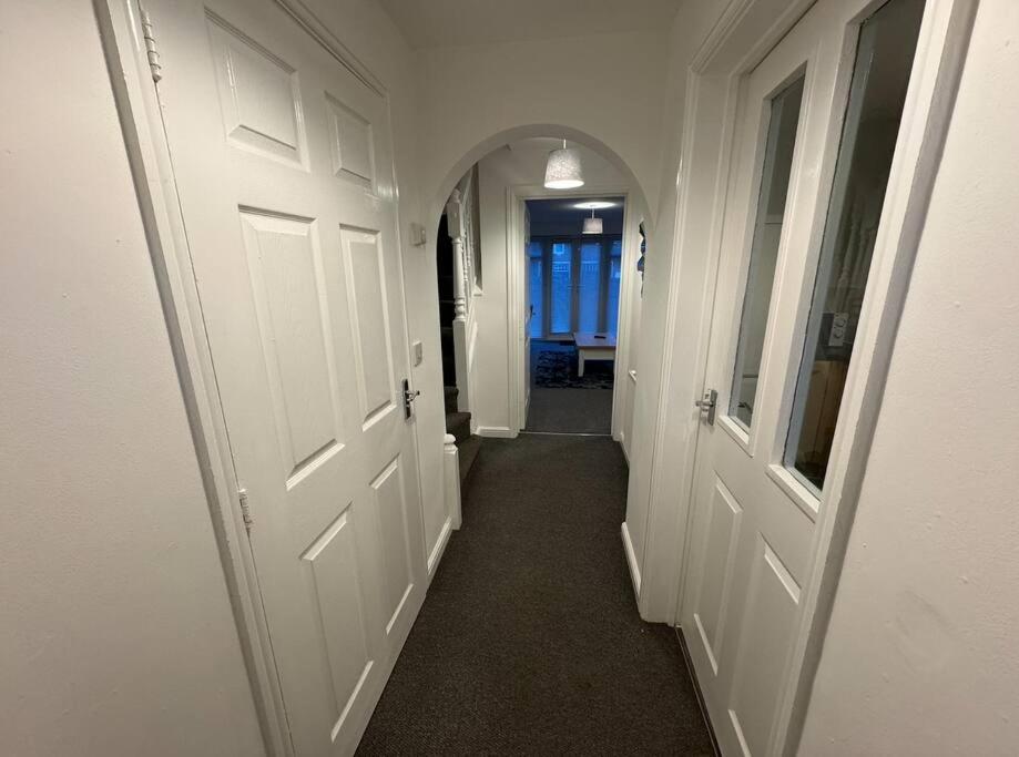 Modern TownHouse - 3 bed 2.5 bath 2 Private Gated Parking