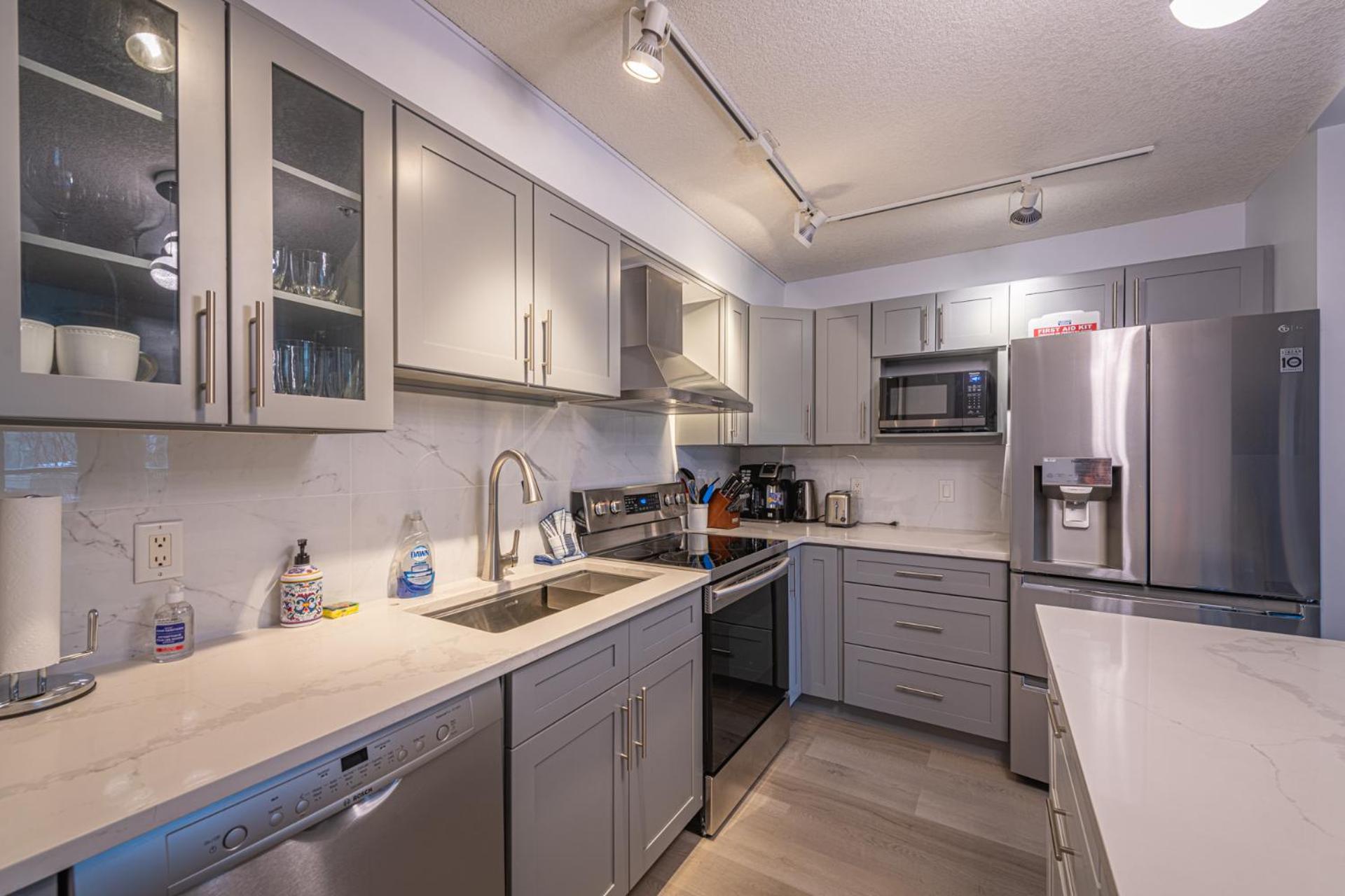 Mountain View One Bedroom Vacation Suite - WindTower 119