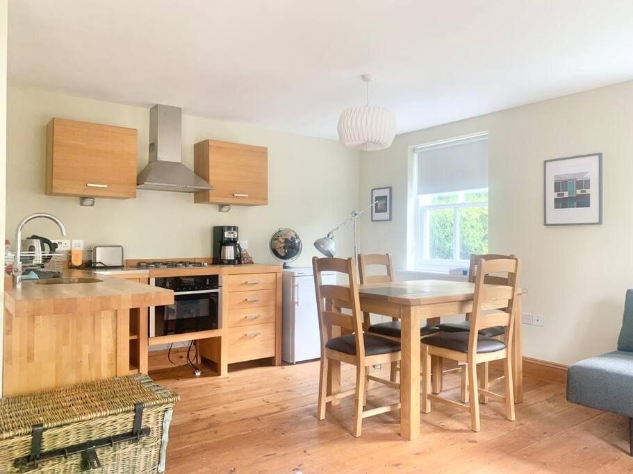 Delightful Ely house Bright and warm with cathedral view