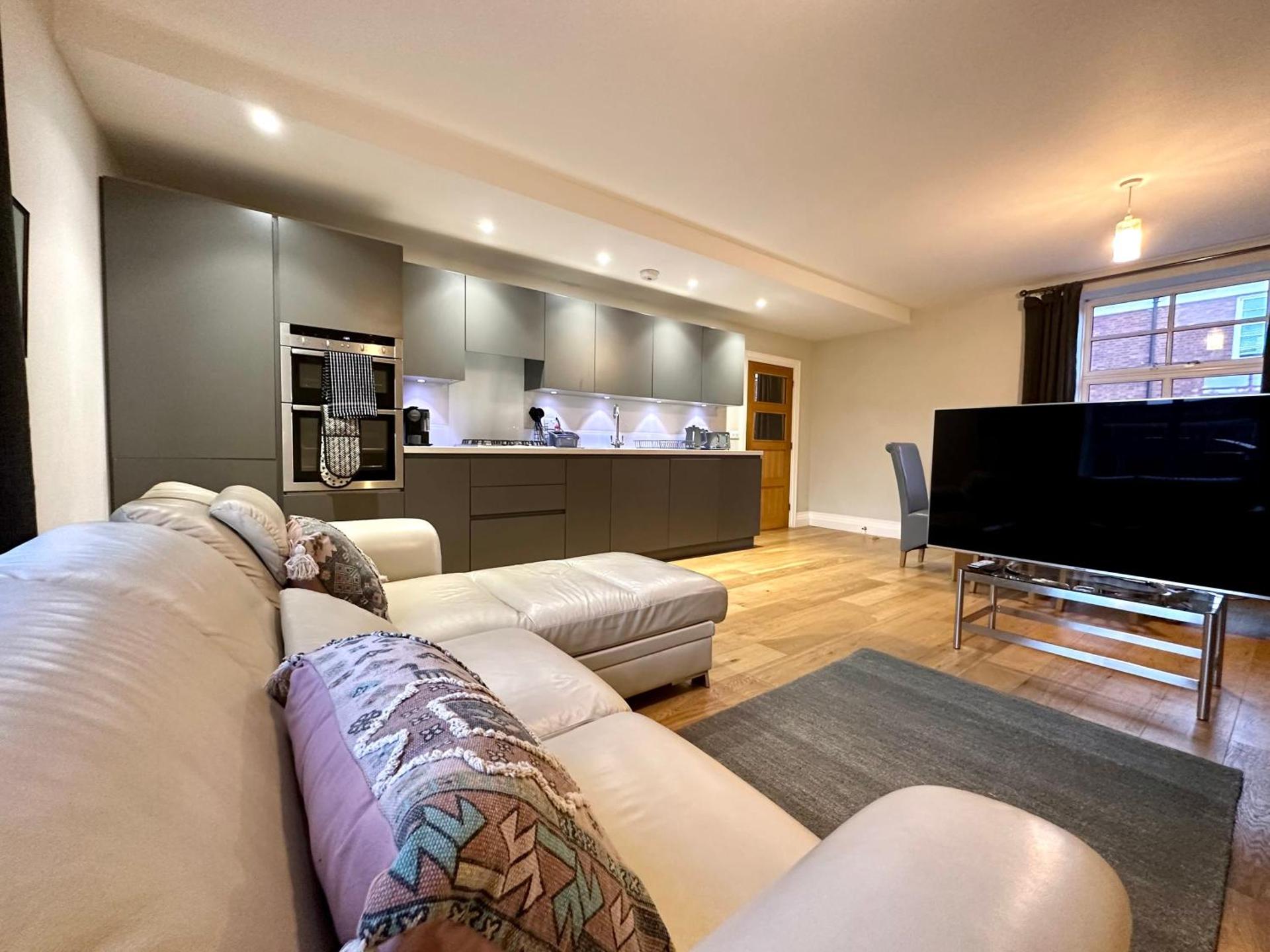 Desirable 2 Bedroom Apartment in Bicester that sleeps 5