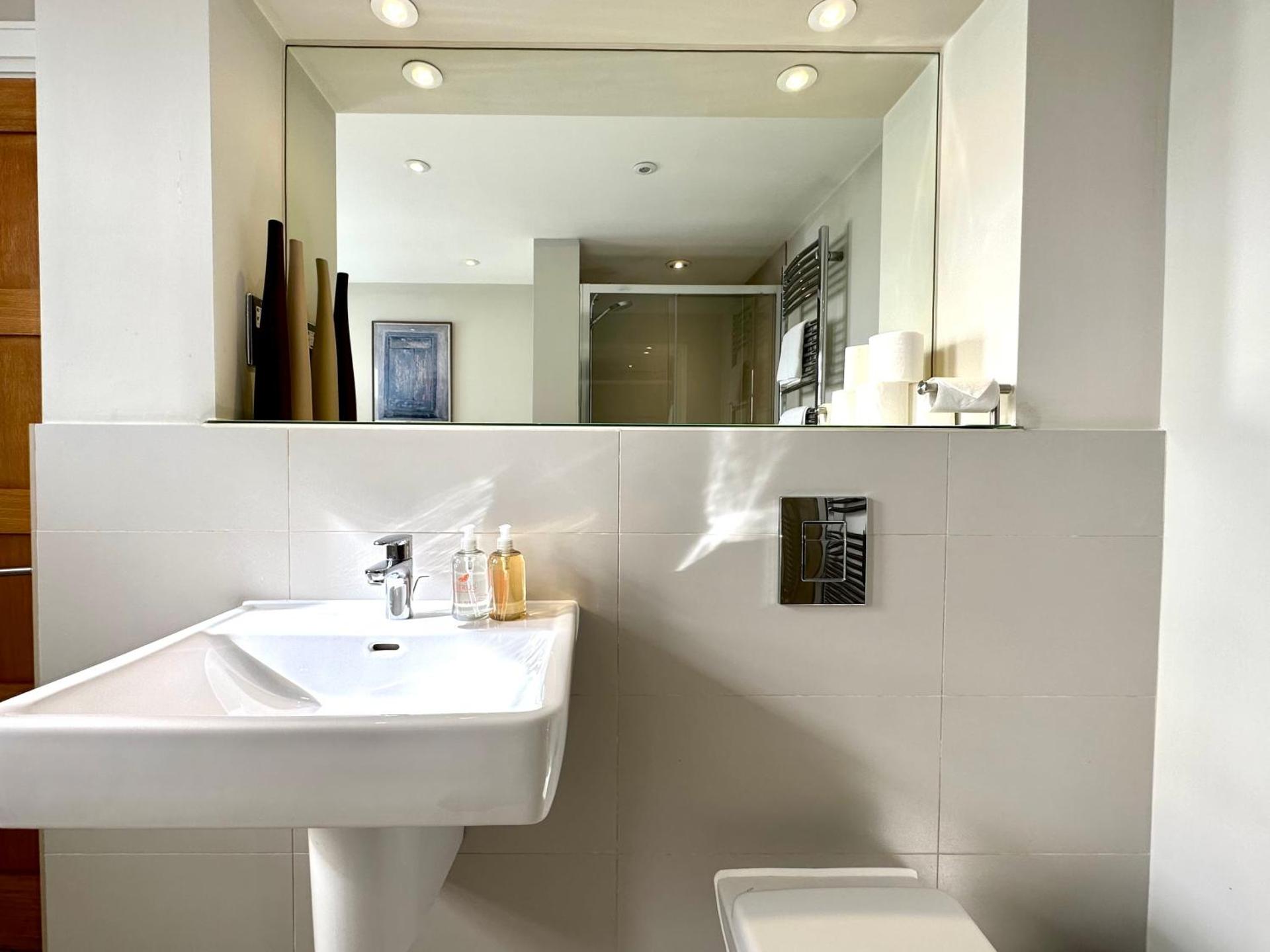 Desirable 2 Bedroom Apartment in Bicester that sleeps 5