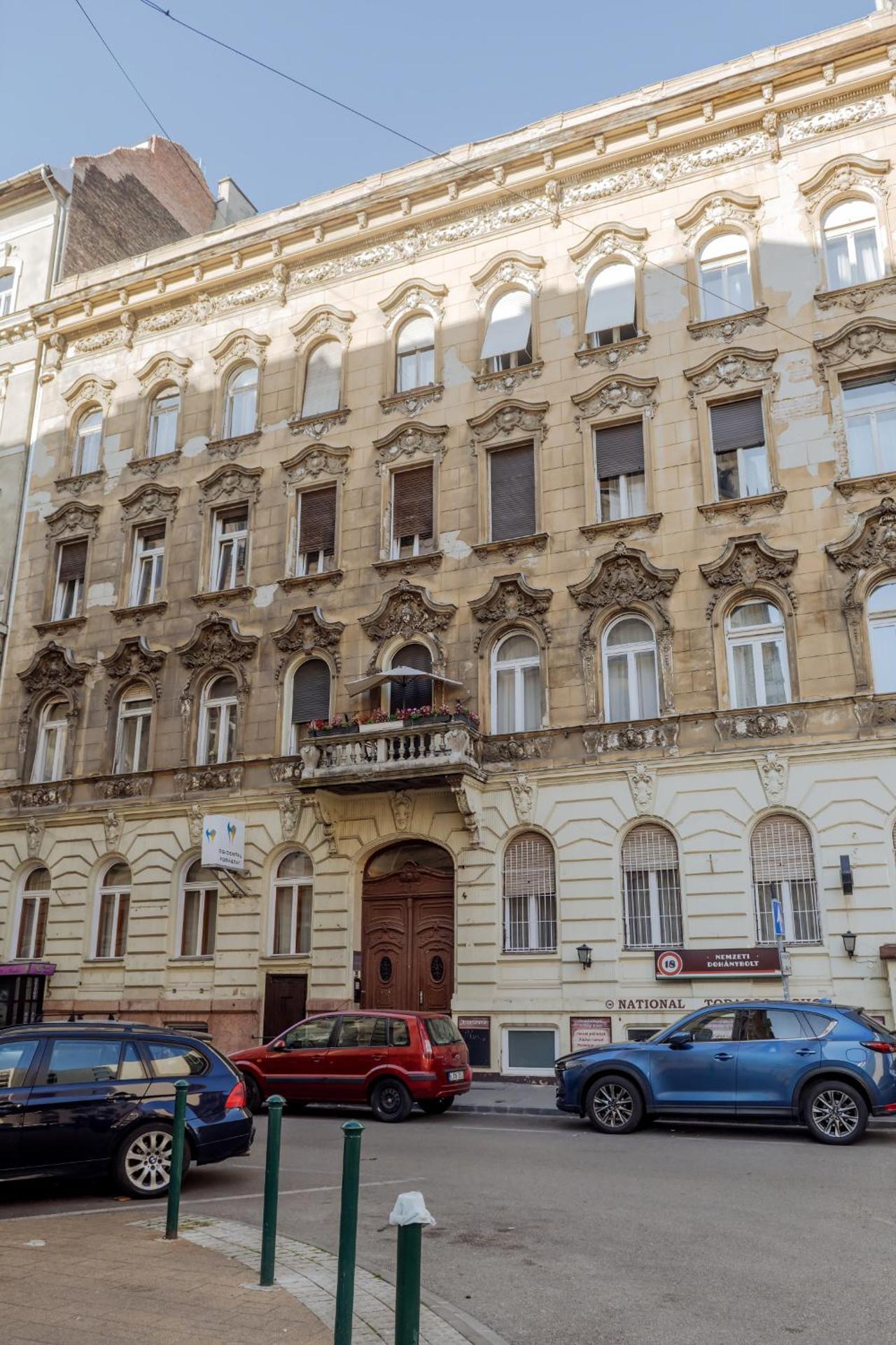 Ombre Apartment with parking option