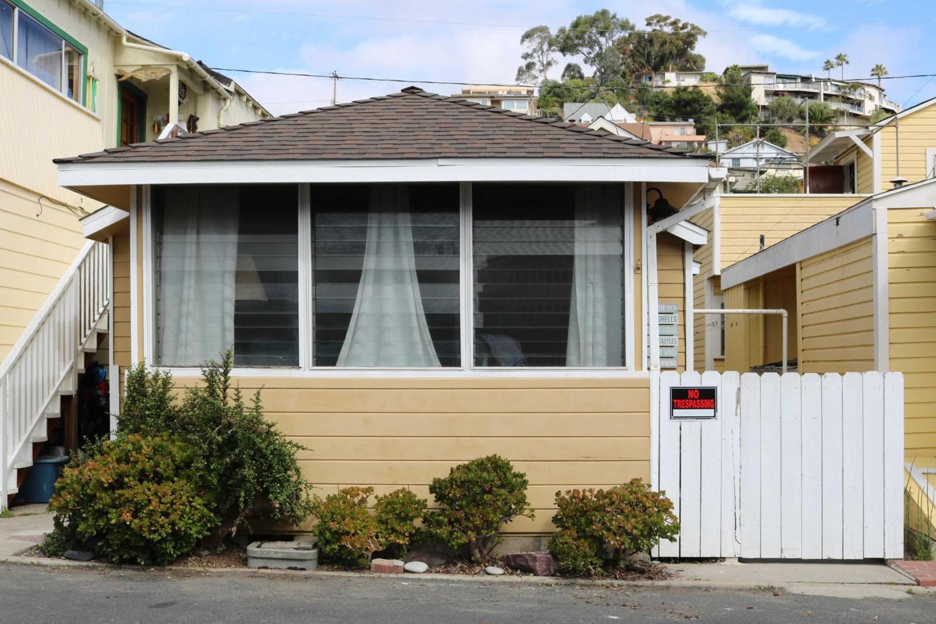Walk to Beach and Main St Catalina Island Cottage!