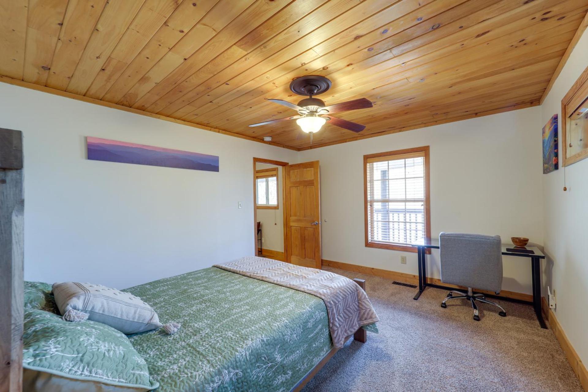 Pet-Friendly Cabin with Fire Pit in Spruce Pine!