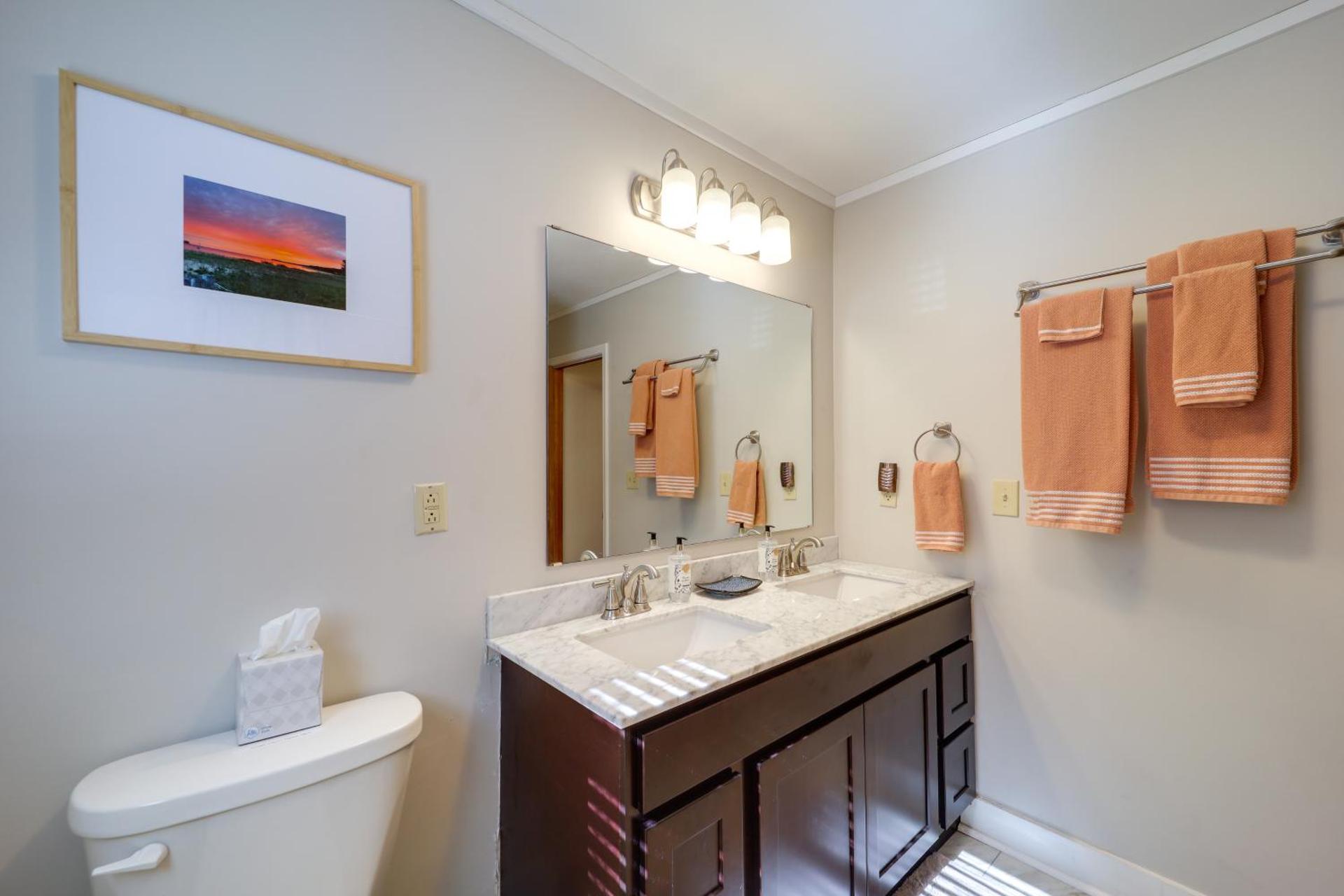 Pet-Friendly Cabin with Fire Pit in Spruce Pine!