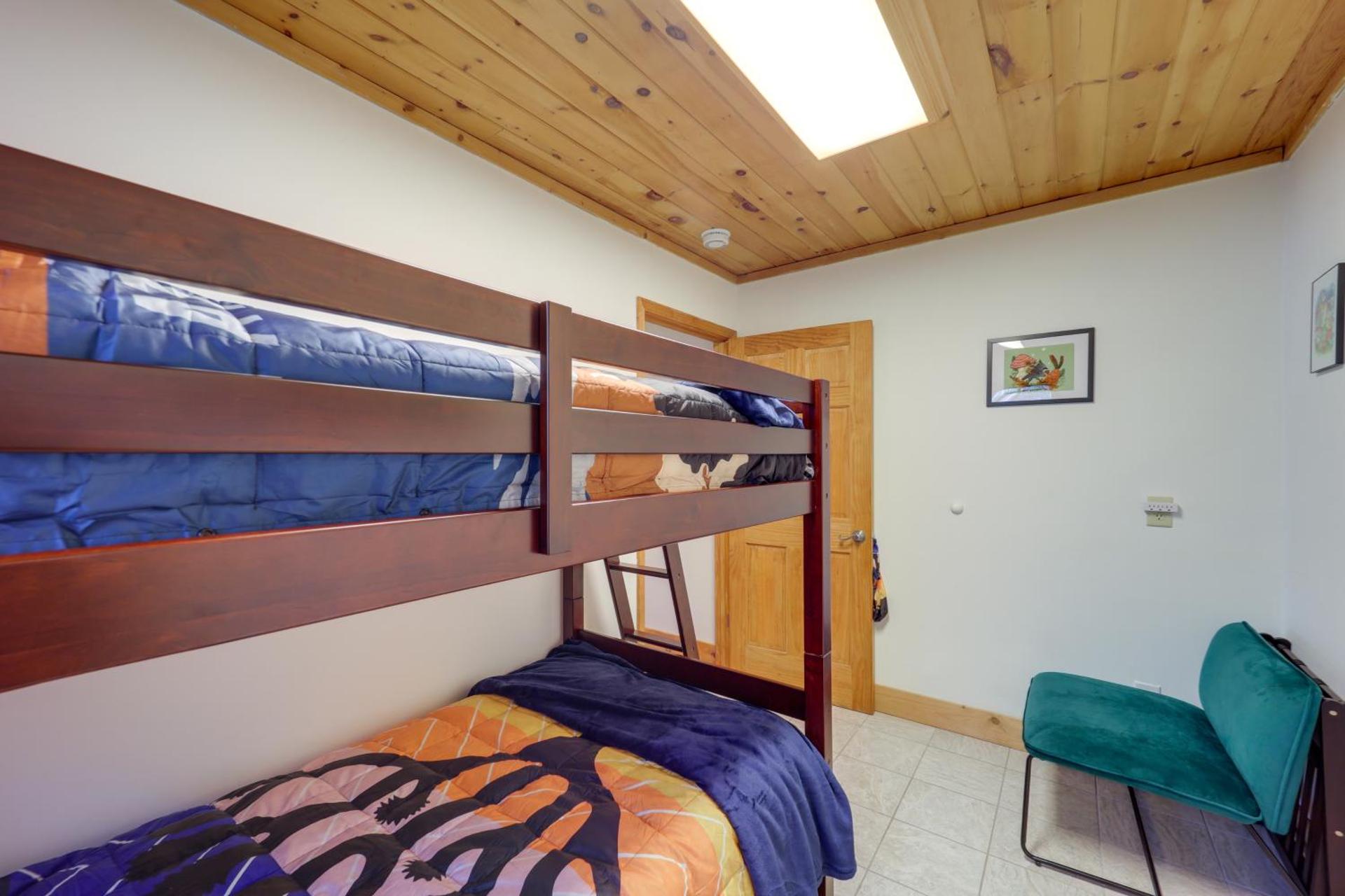 Pet-Friendly Cabin with Fire Pit in Spruce Pine!