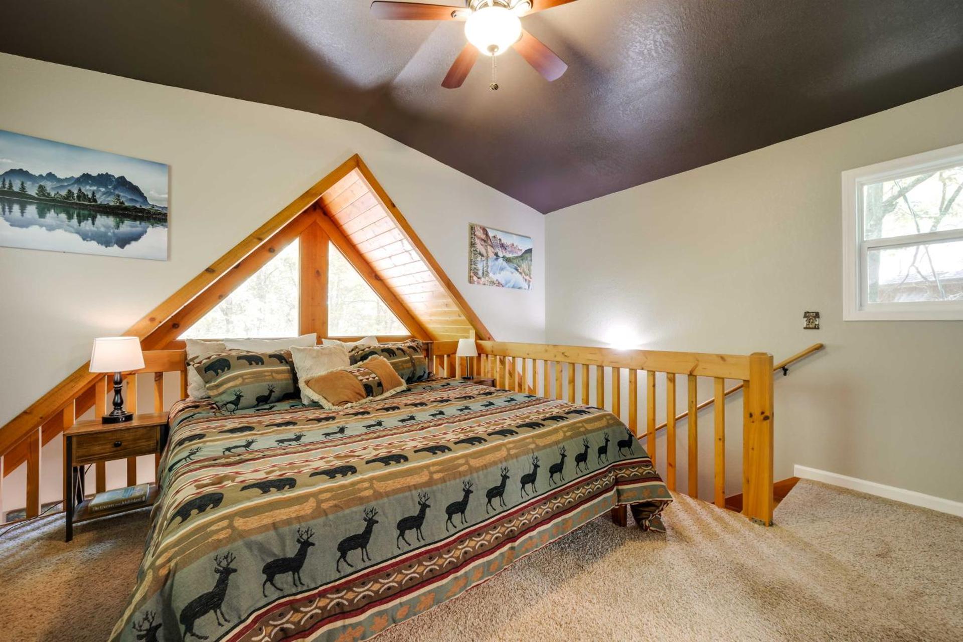 Cozy Whittier Cabin and Yard and Hot Tub, Pets Welcome