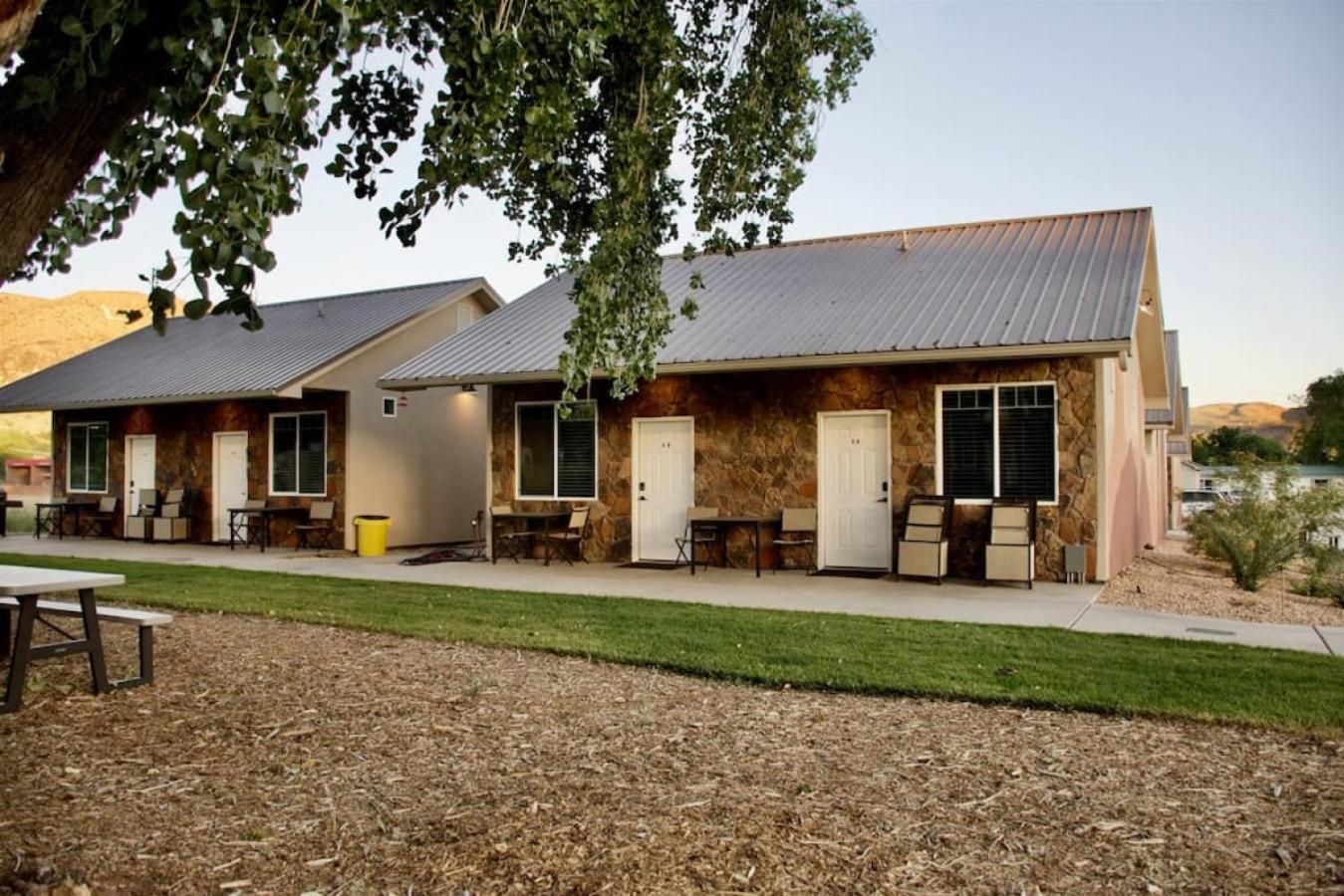 Bunkhouse 5A Under Cottonwood Trees