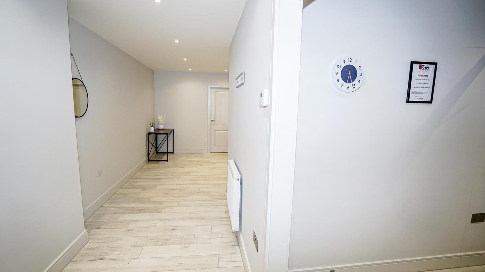 "Easy 2 Manage Royal Penthouse Luxurious Retreat in Slough"