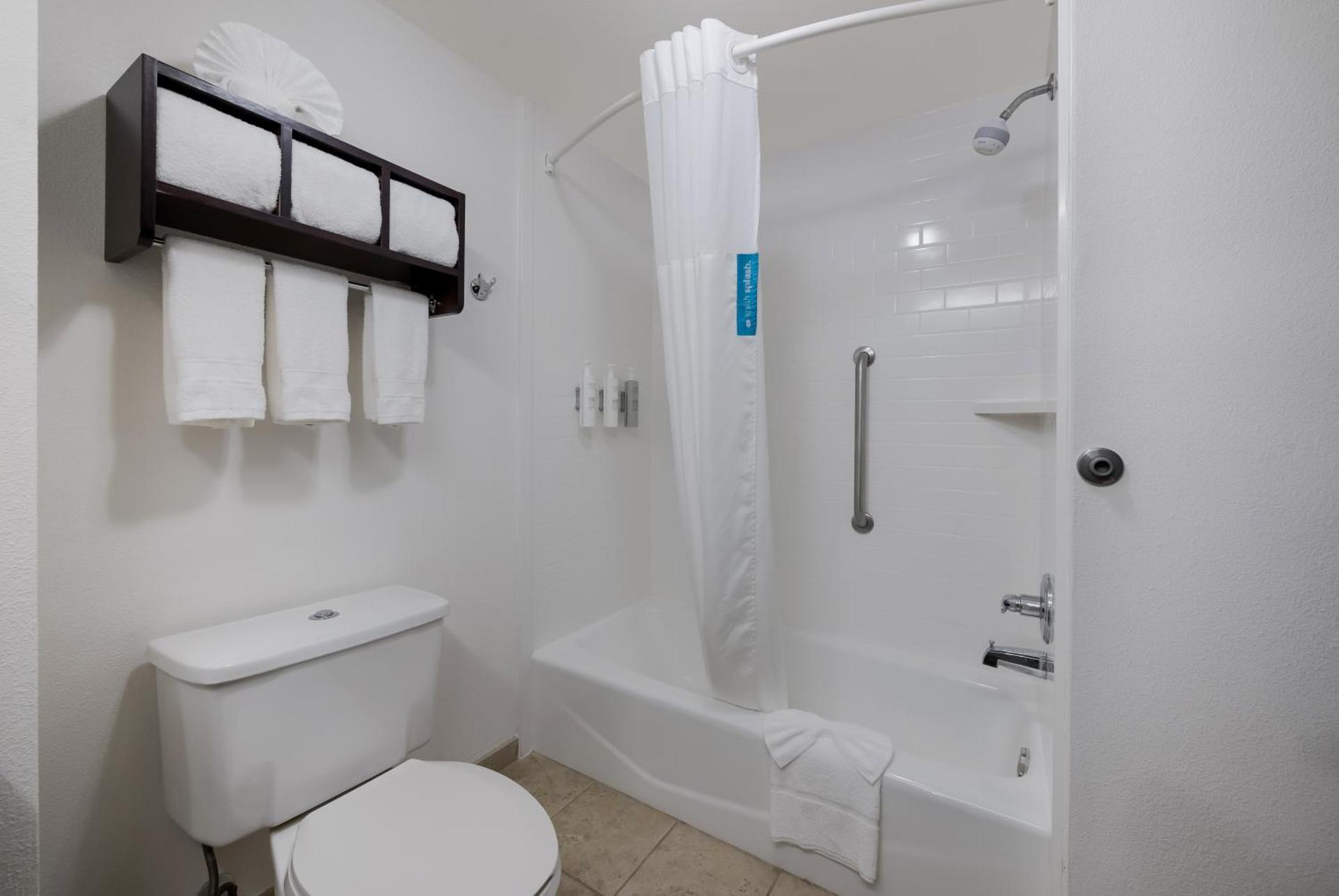 King Room with Sofa Bed and Study - Non-Smoking