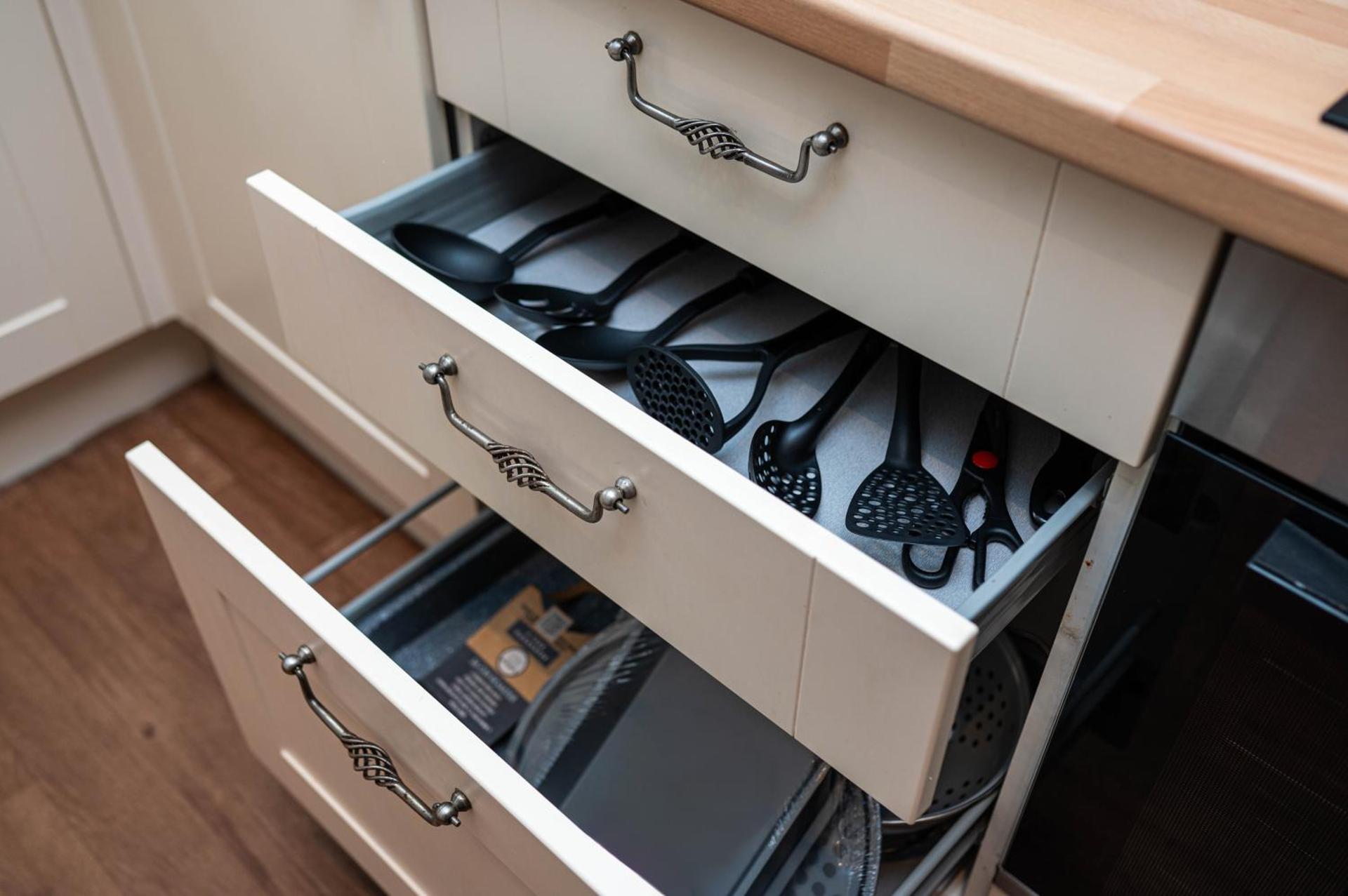 Stunning Spacious Home - Parking - Garden - Sleeps 6